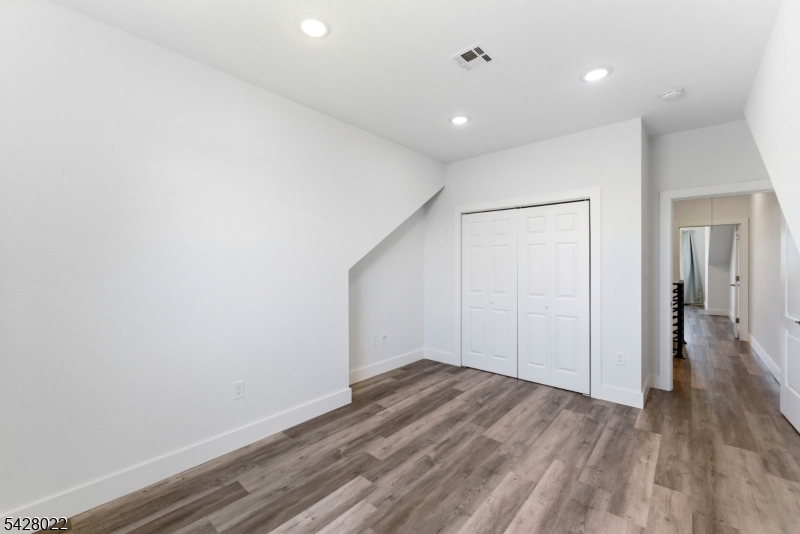 93 Prospect St 2
