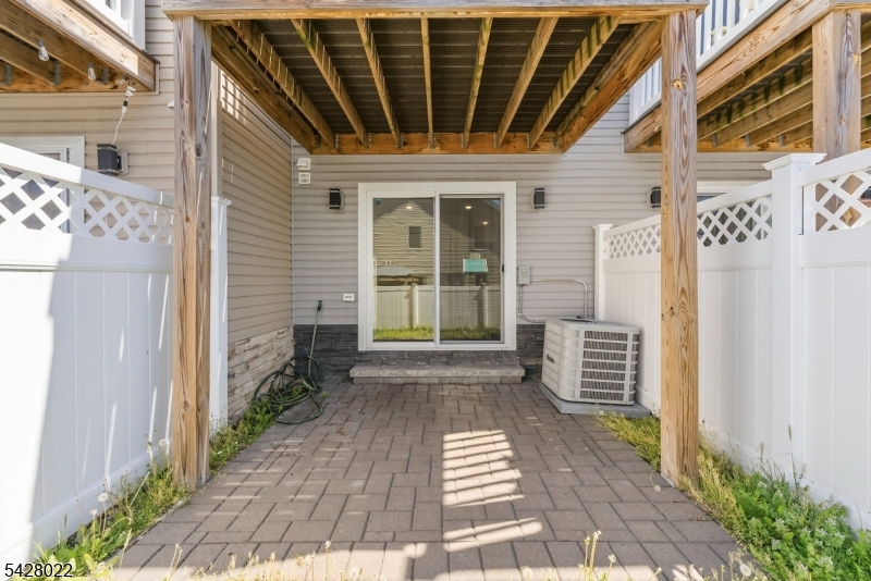 93 Prospect St 2