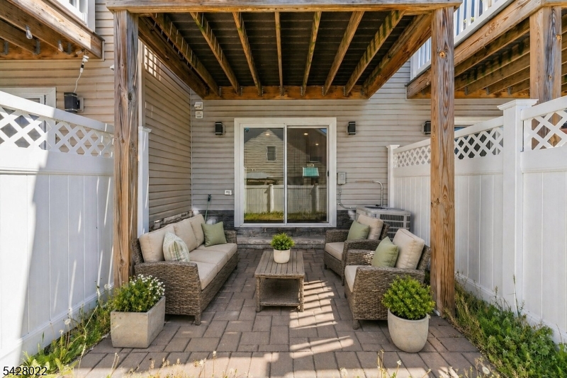 93 Prospect St 2