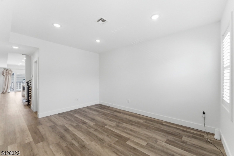 93 Prospect St 2