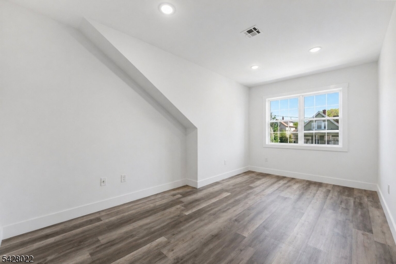93 Prospect St 2