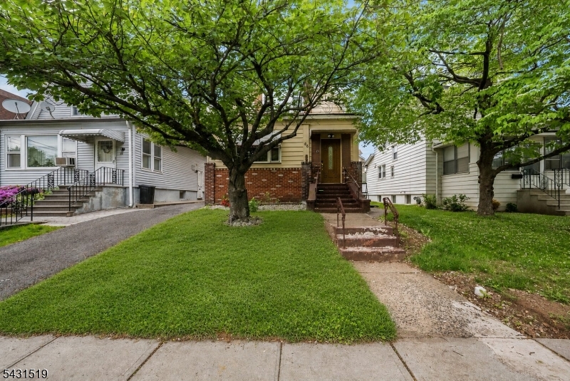86 Curie Ave 1