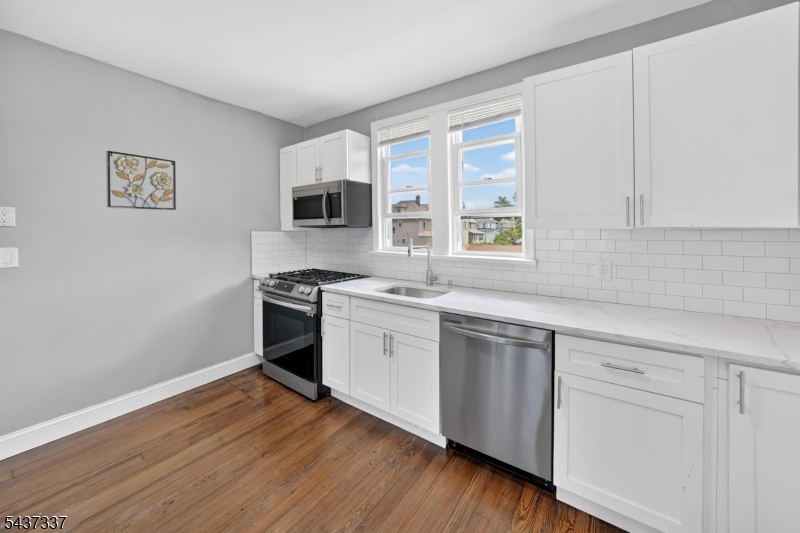 86 Curie Ave