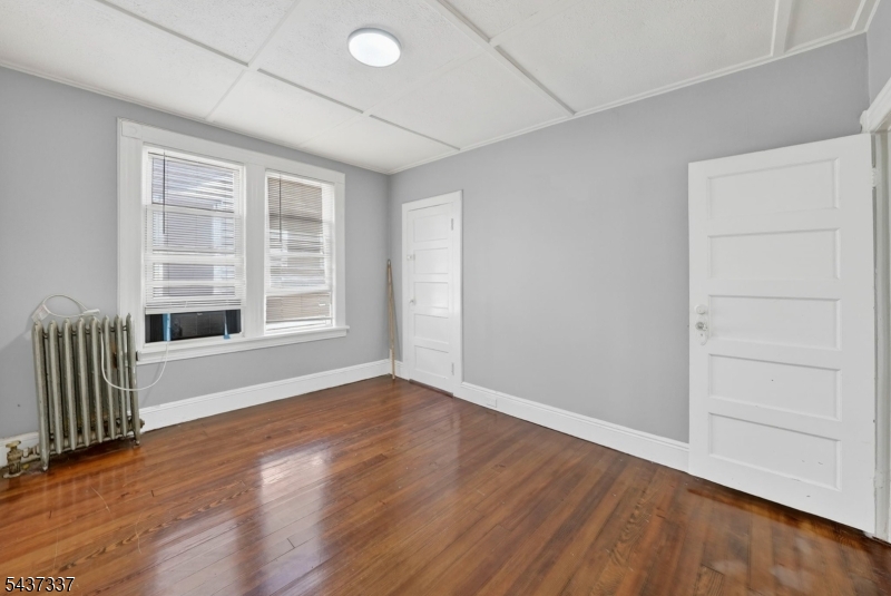86 Curie Ave