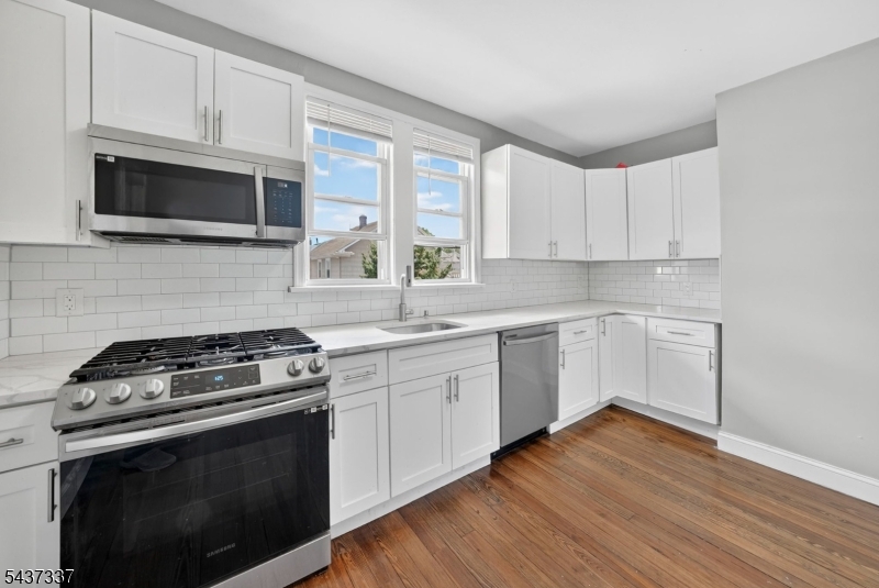 86 Curie Ave