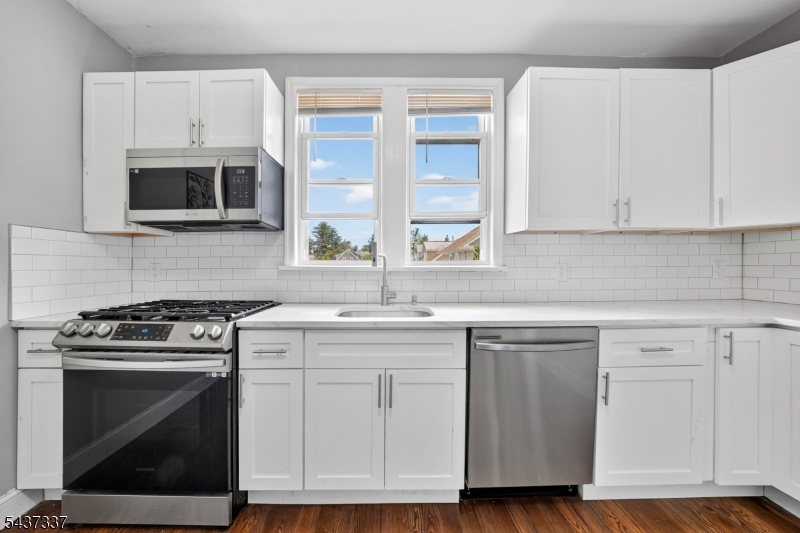86 Curie Ave