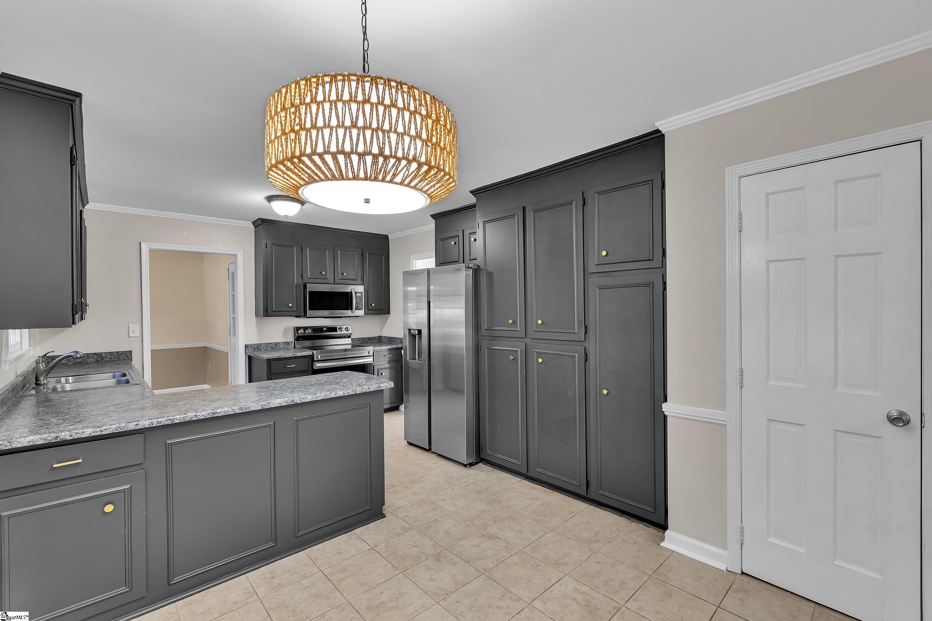 5 Edwards Mill Court