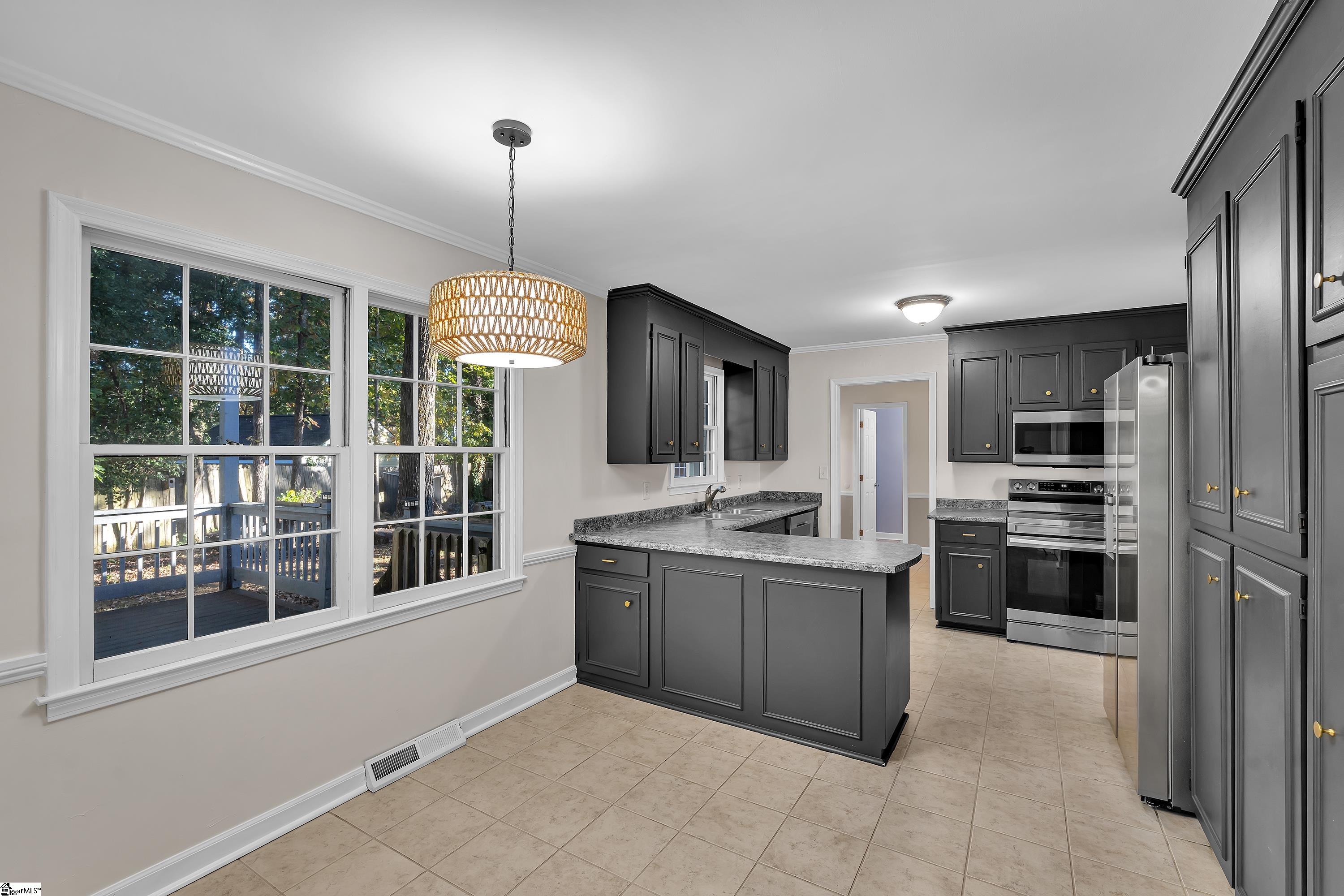 5 Edwards Mill Court