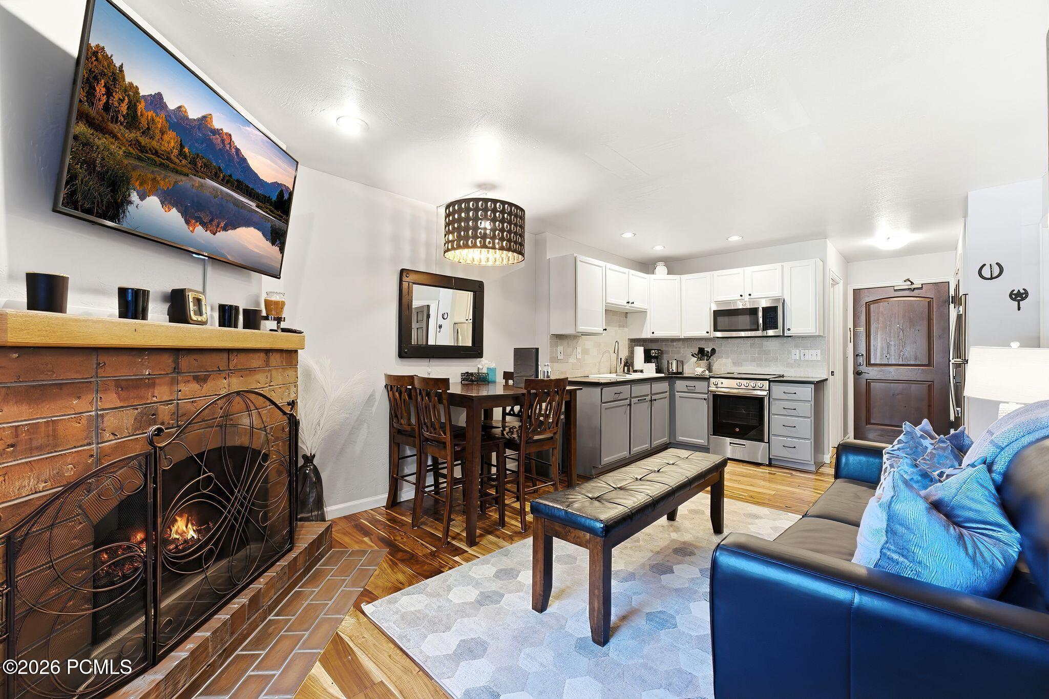 1637 Shortline Road 108
