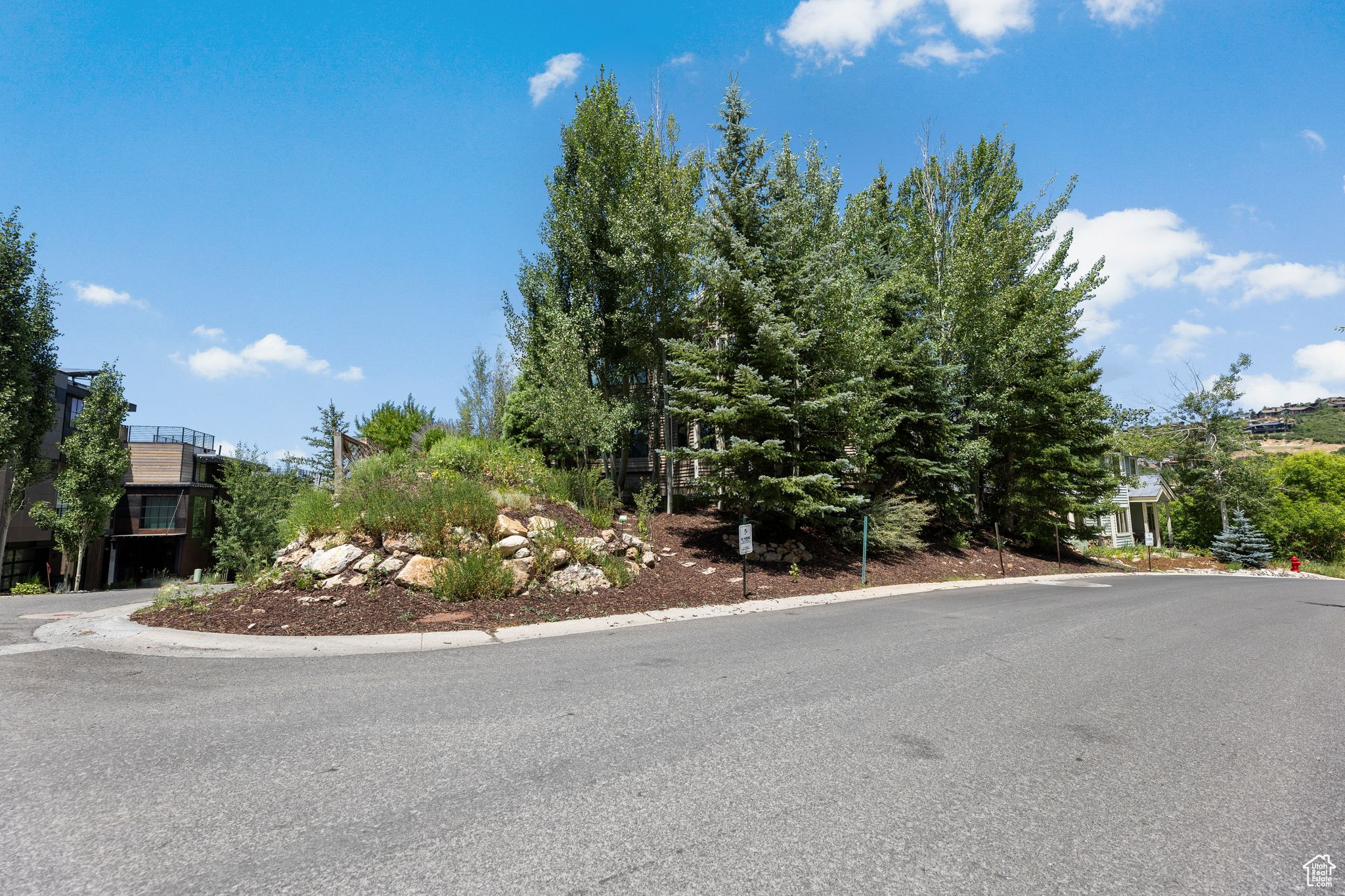515 ROSSIE DR
