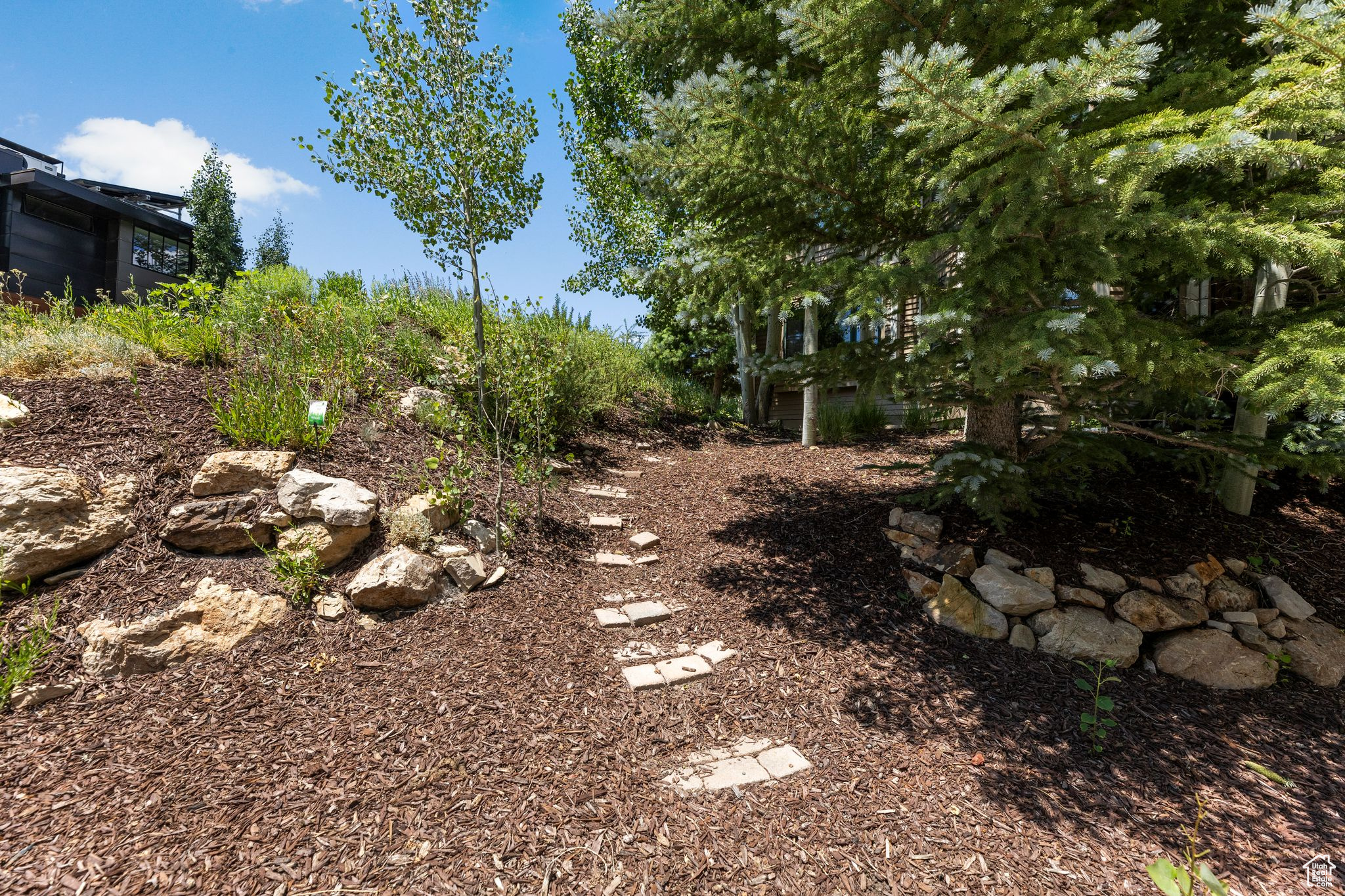 515 ROSSIE DR