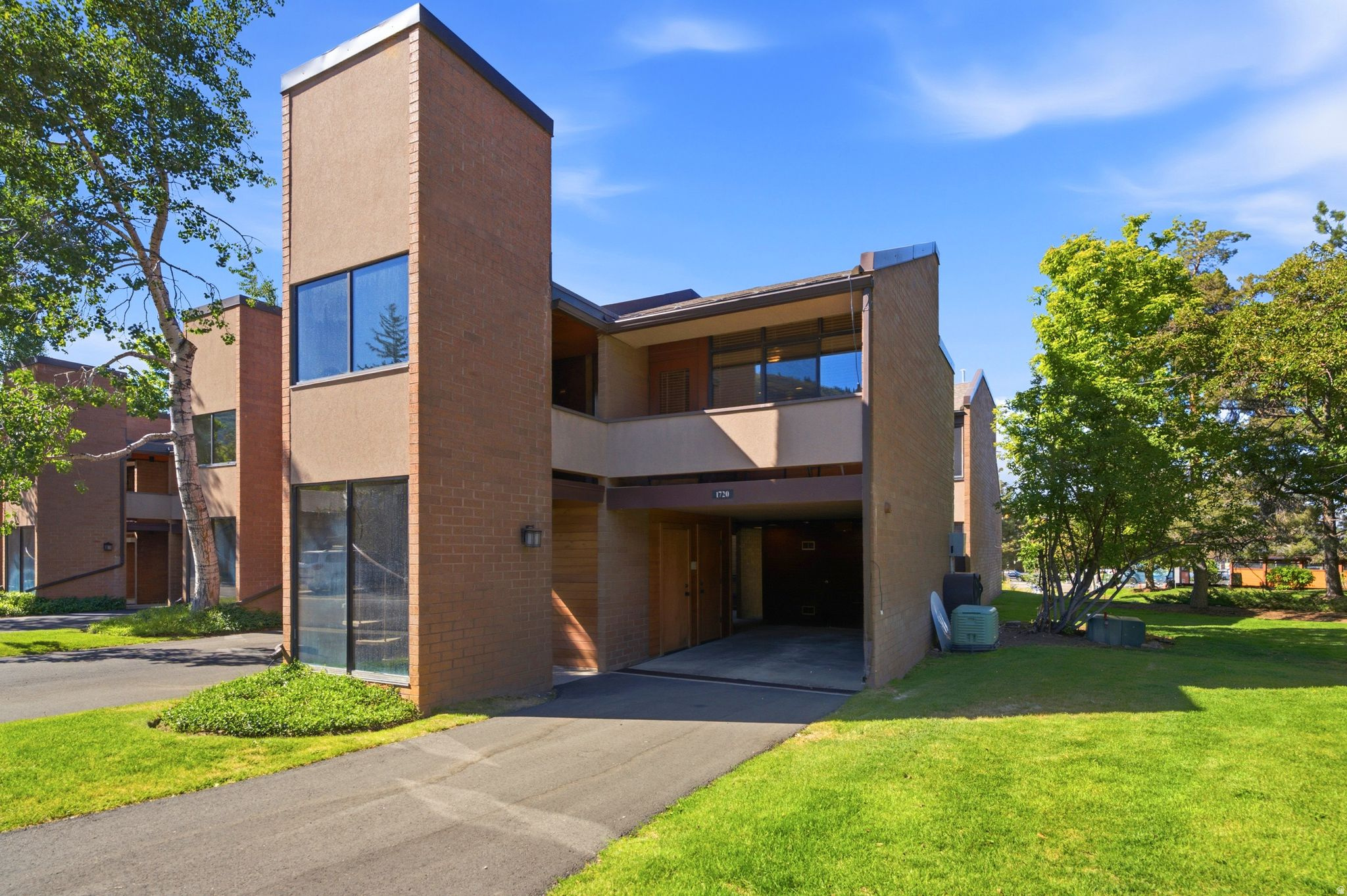1720 CAPTAIN MOLLY DR