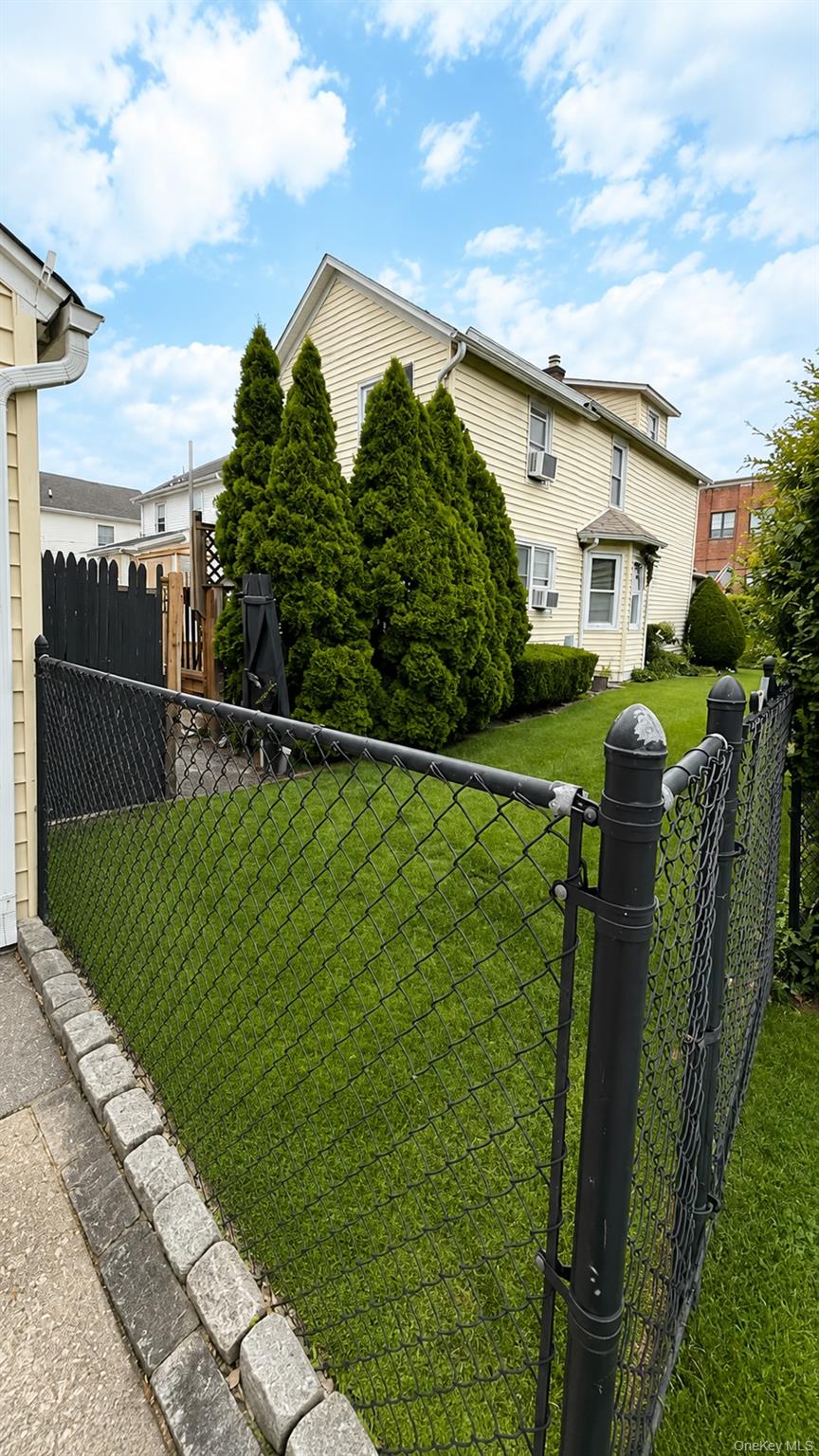 42 Whitney Avenue