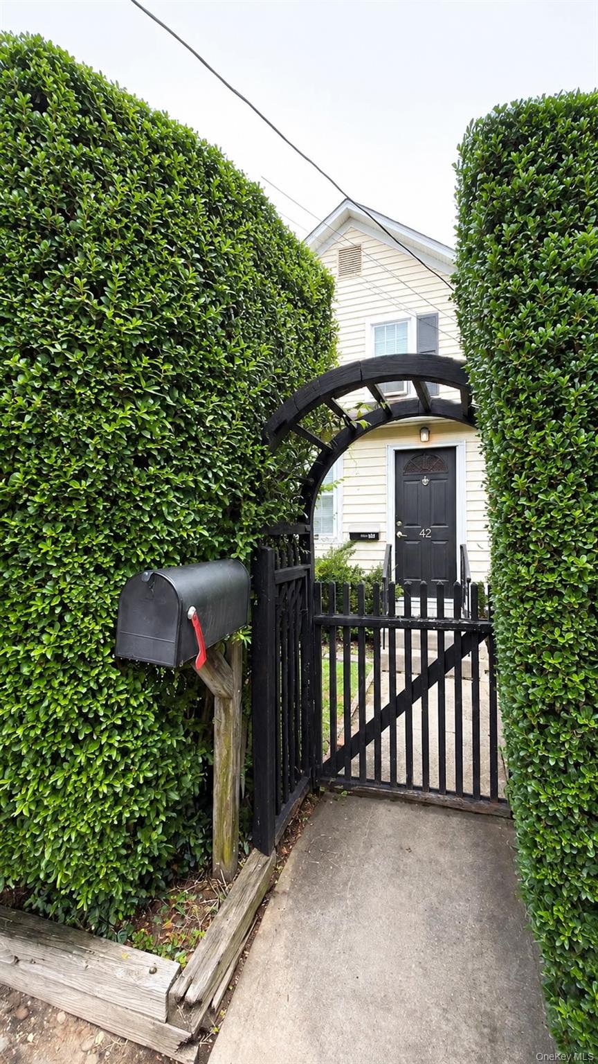 42 Whitney Avenue