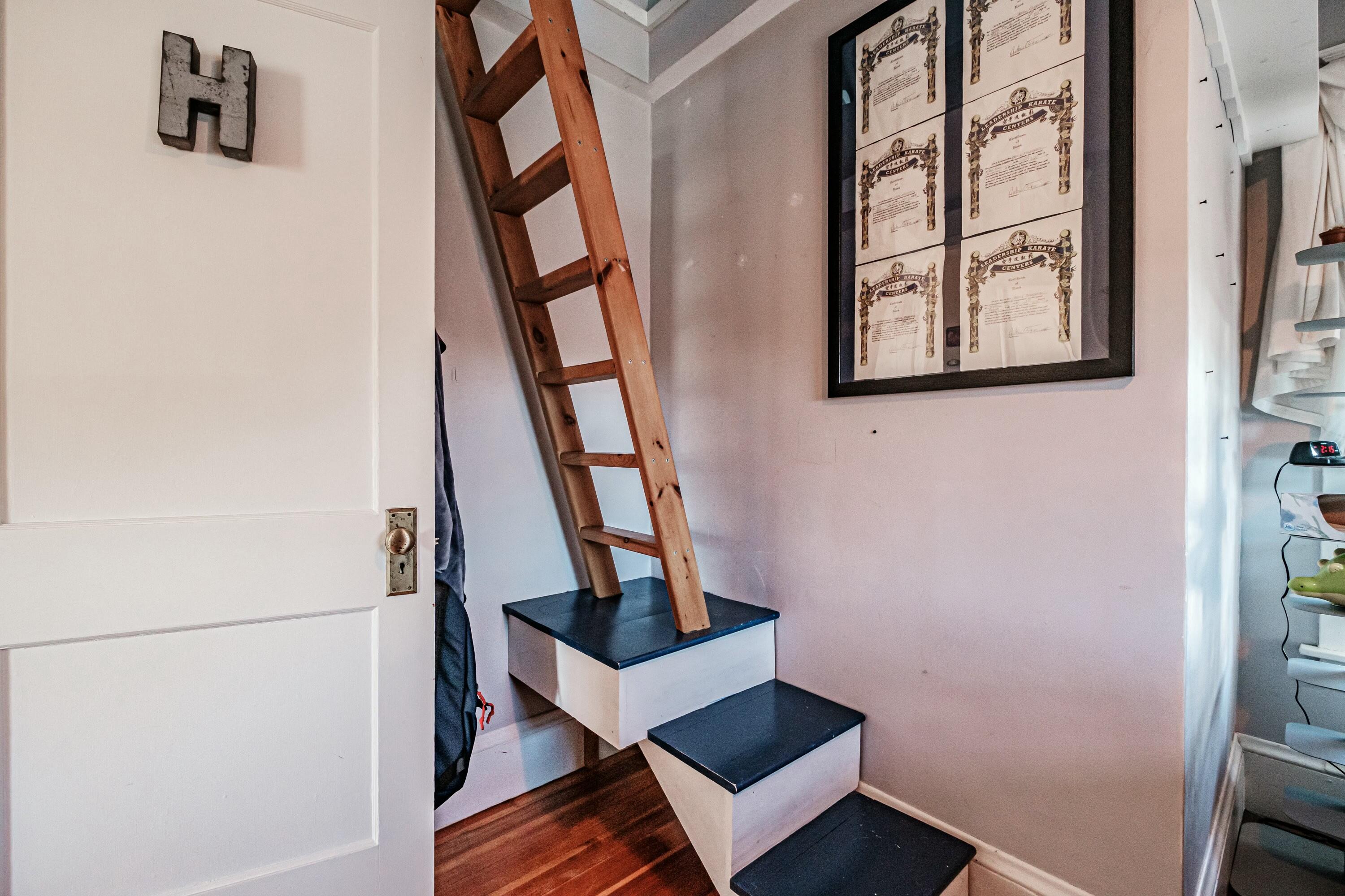 10 Locke Street
