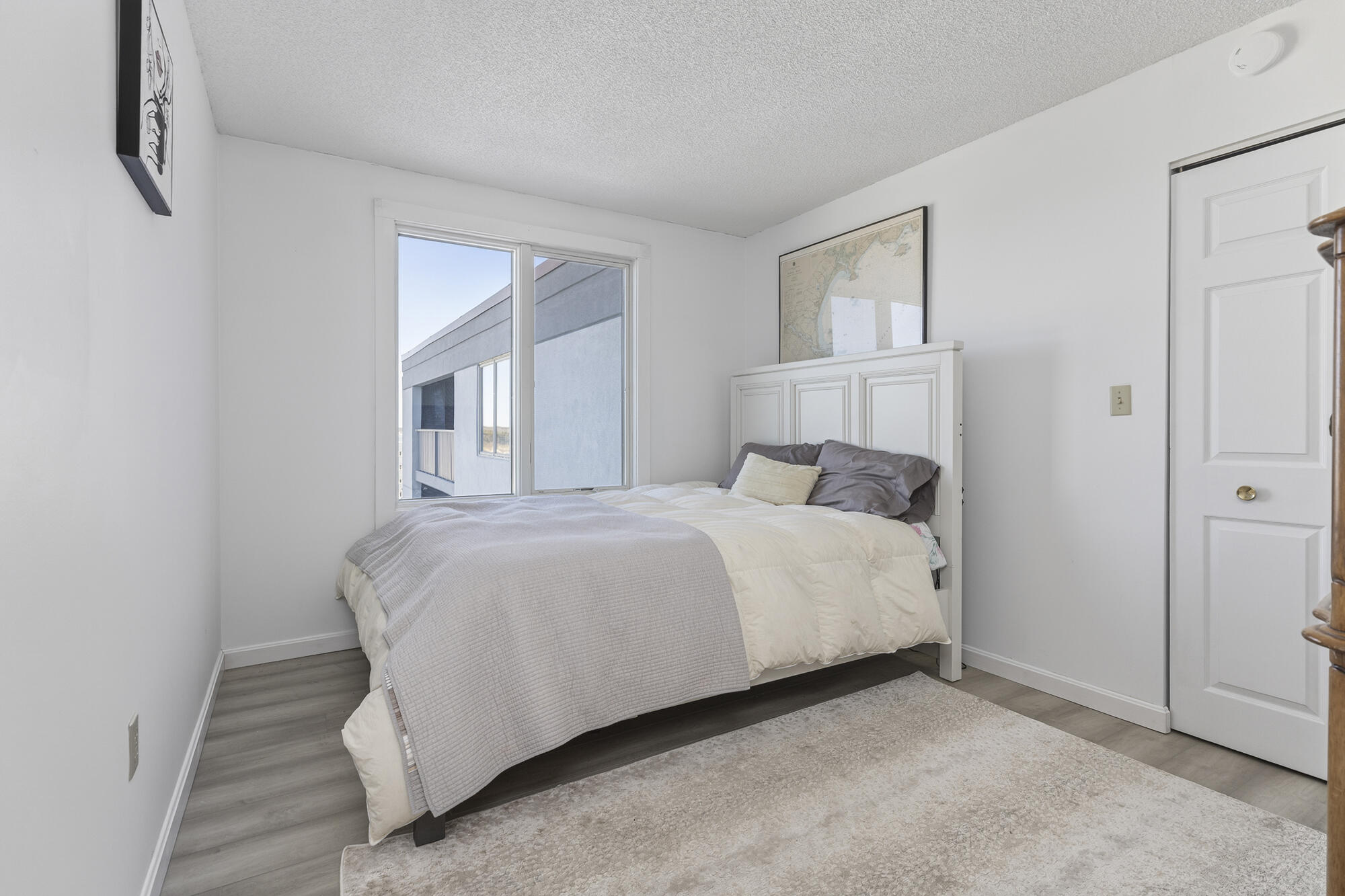 31 E Grand Avenue 83