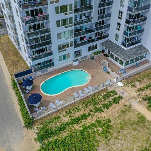 31 E Grand Avenue 83