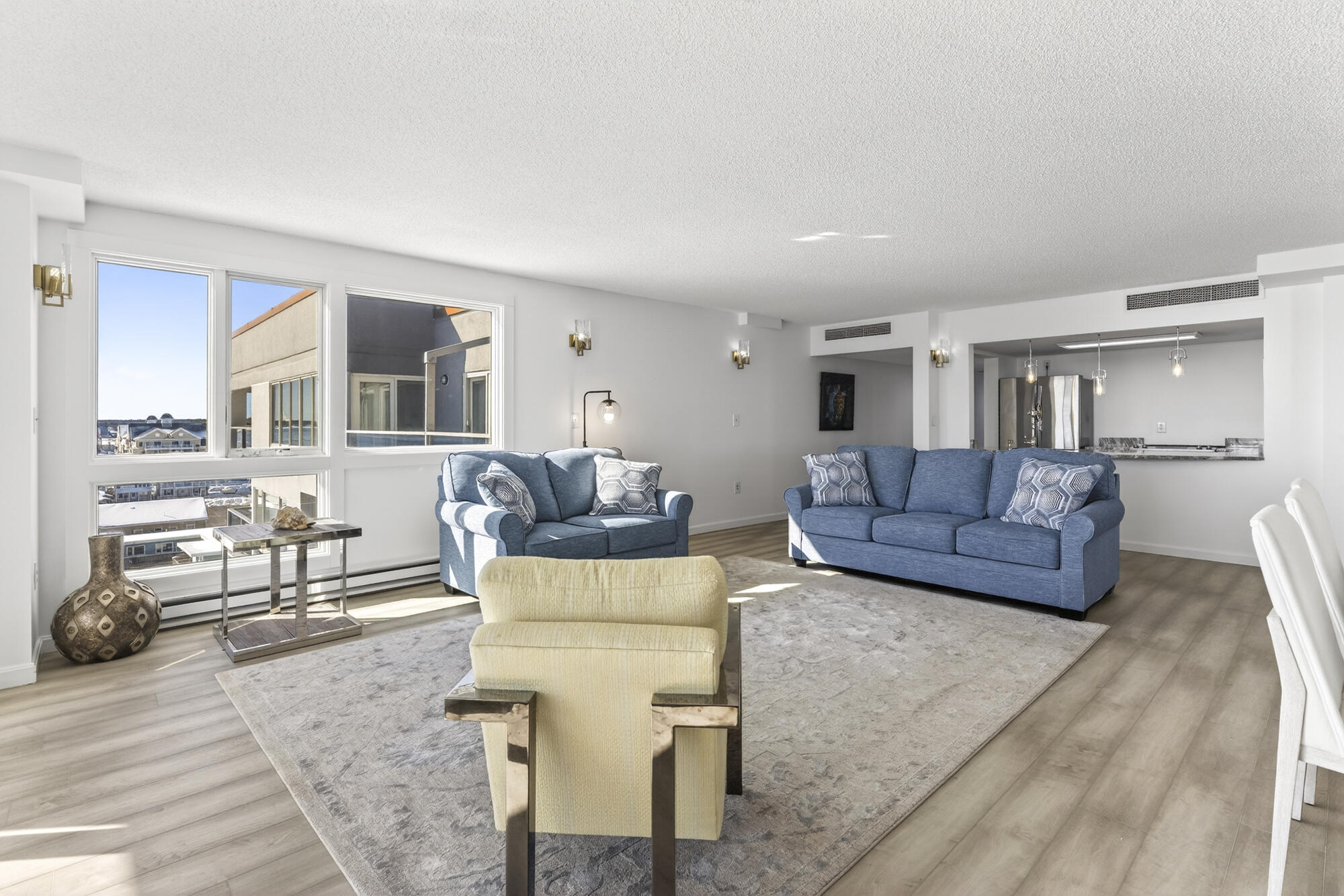 31 E Grand Avenue 83