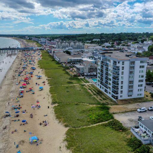 31 E Grand Avenue 83