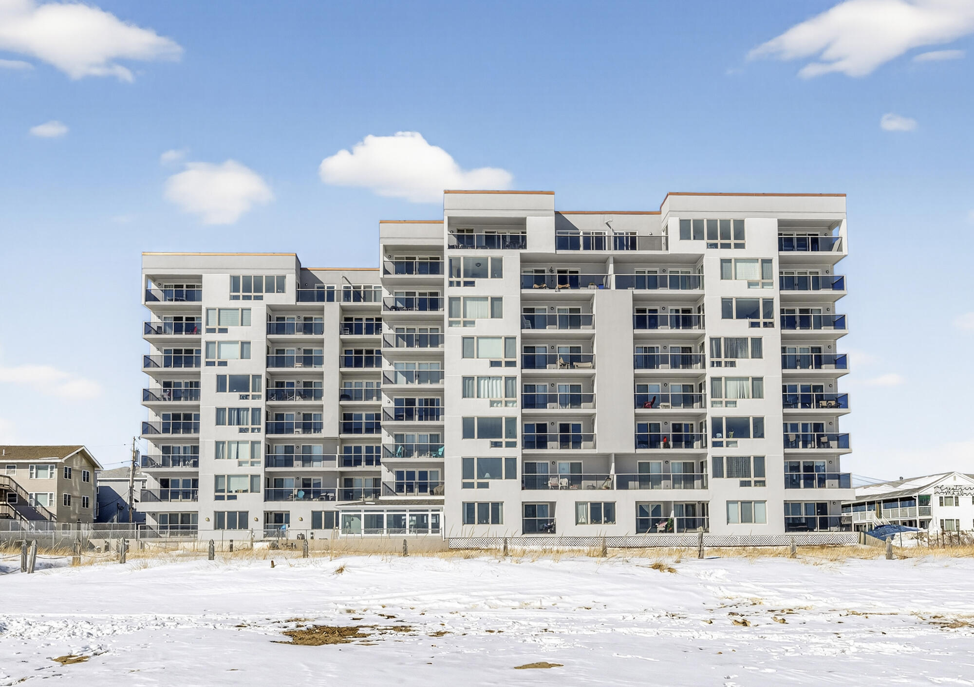31 E Grand Avenue 83
