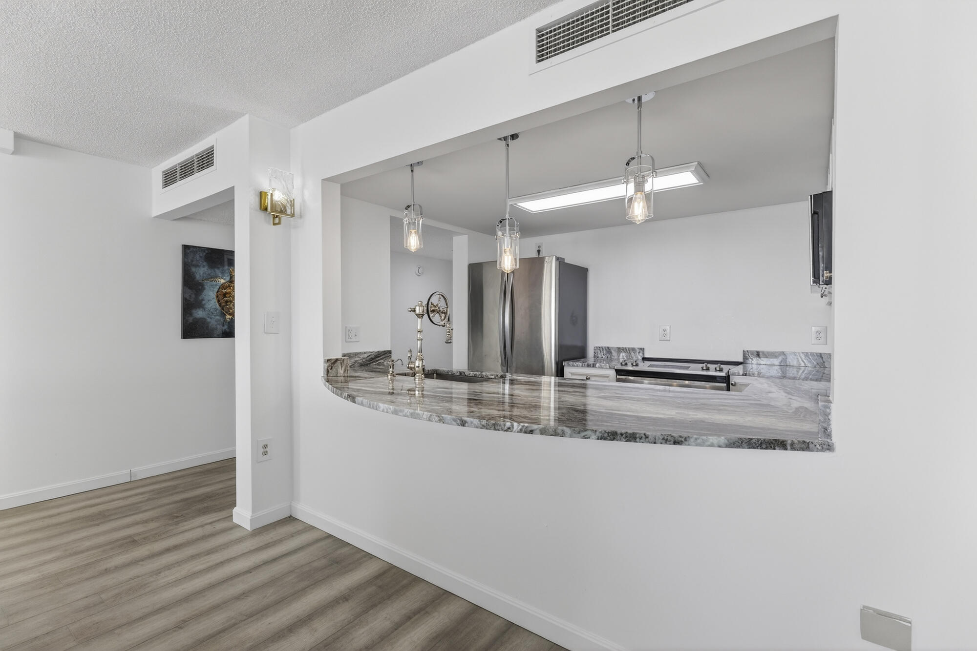 31 E Grand Avenue 83