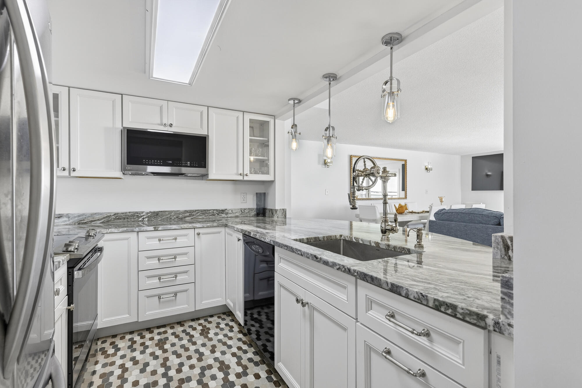 31 E Grand Avenue 83