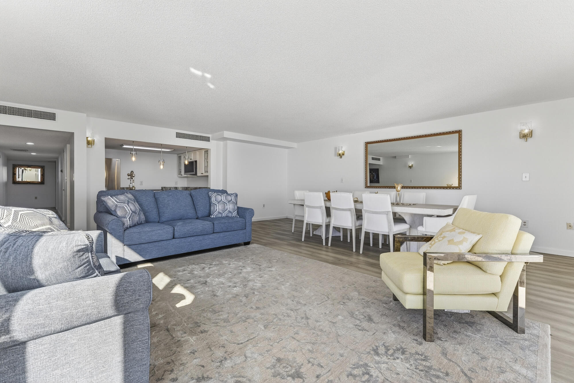 31 E Grand Avenue 83