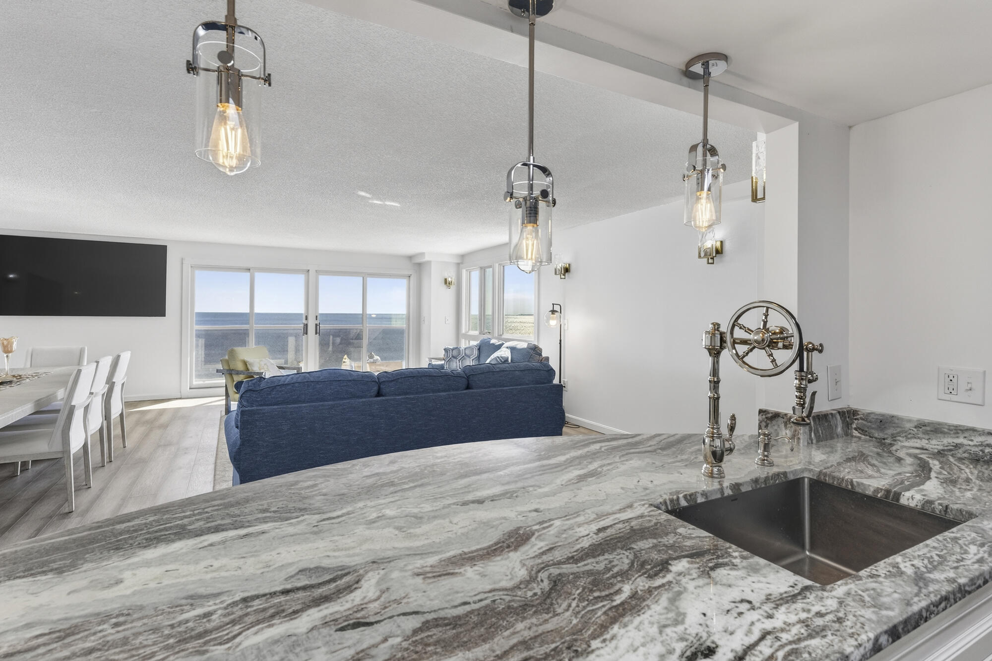 31 E Grand Avenue 83