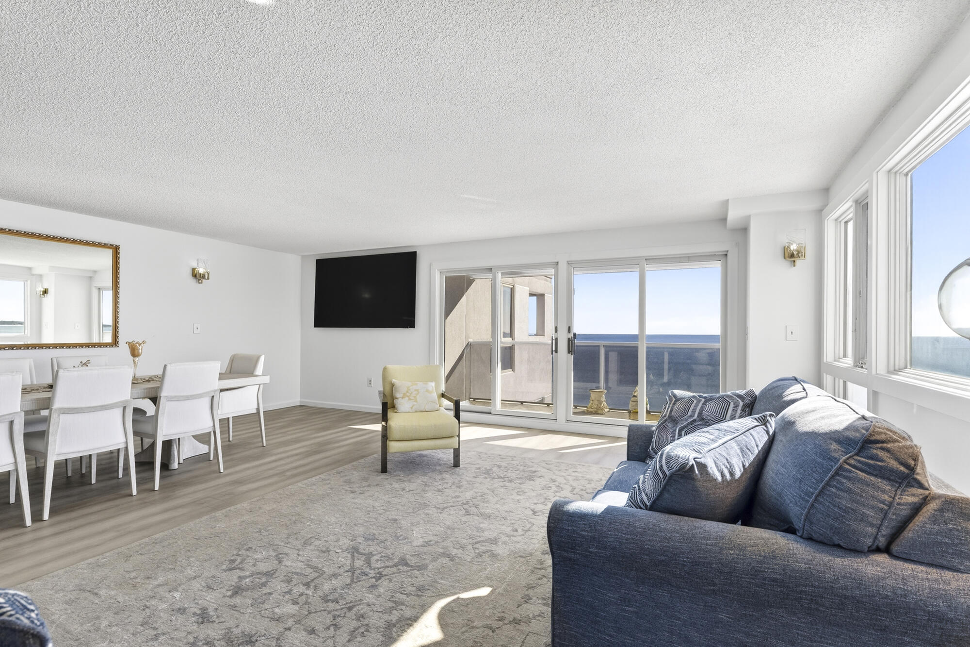 31 E Grand Avenue 83
