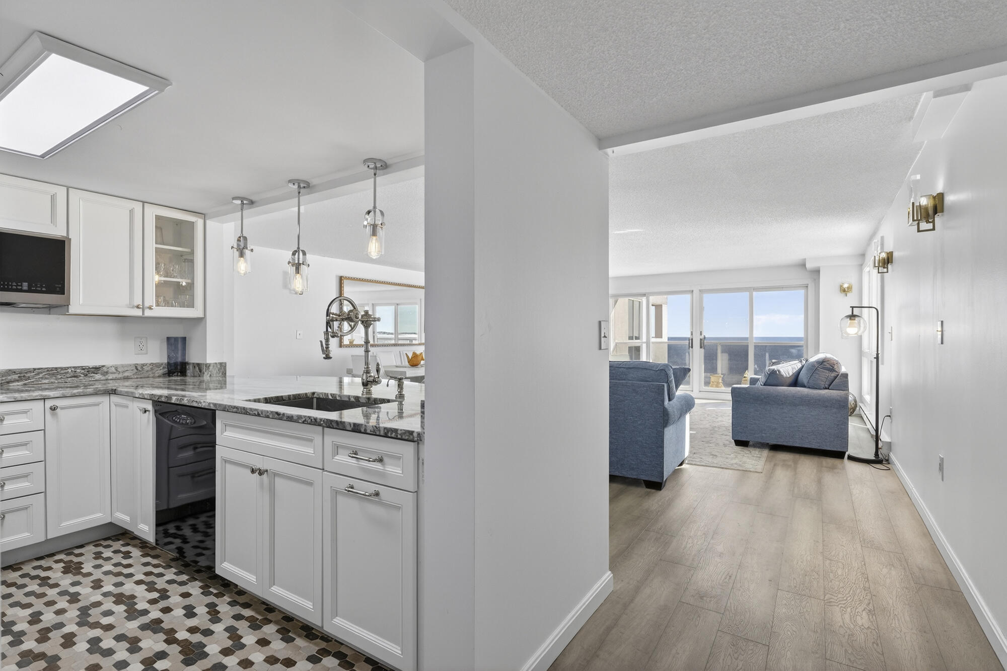 31 E Grand Avenue 83