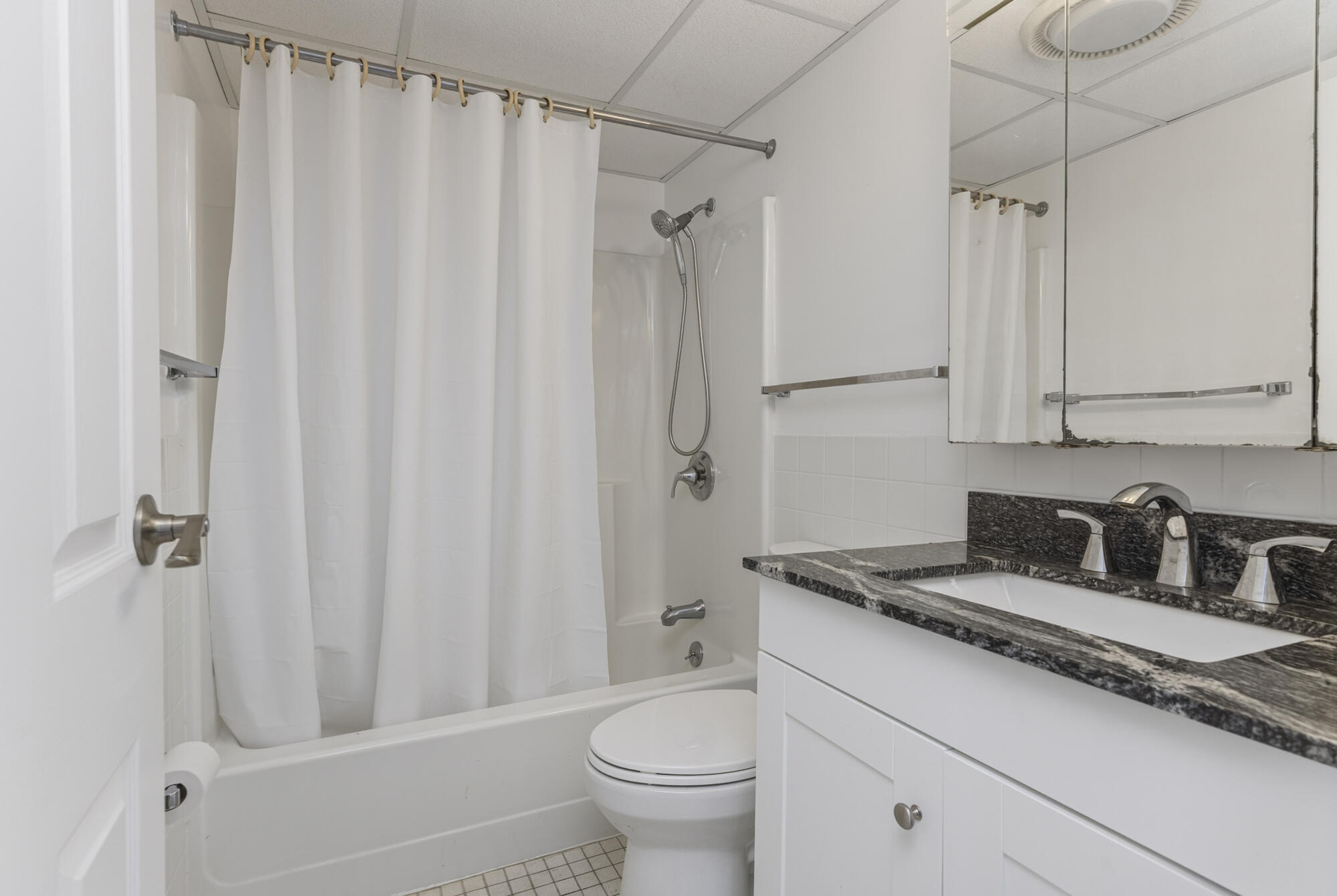 31 E Grand Avenue 83