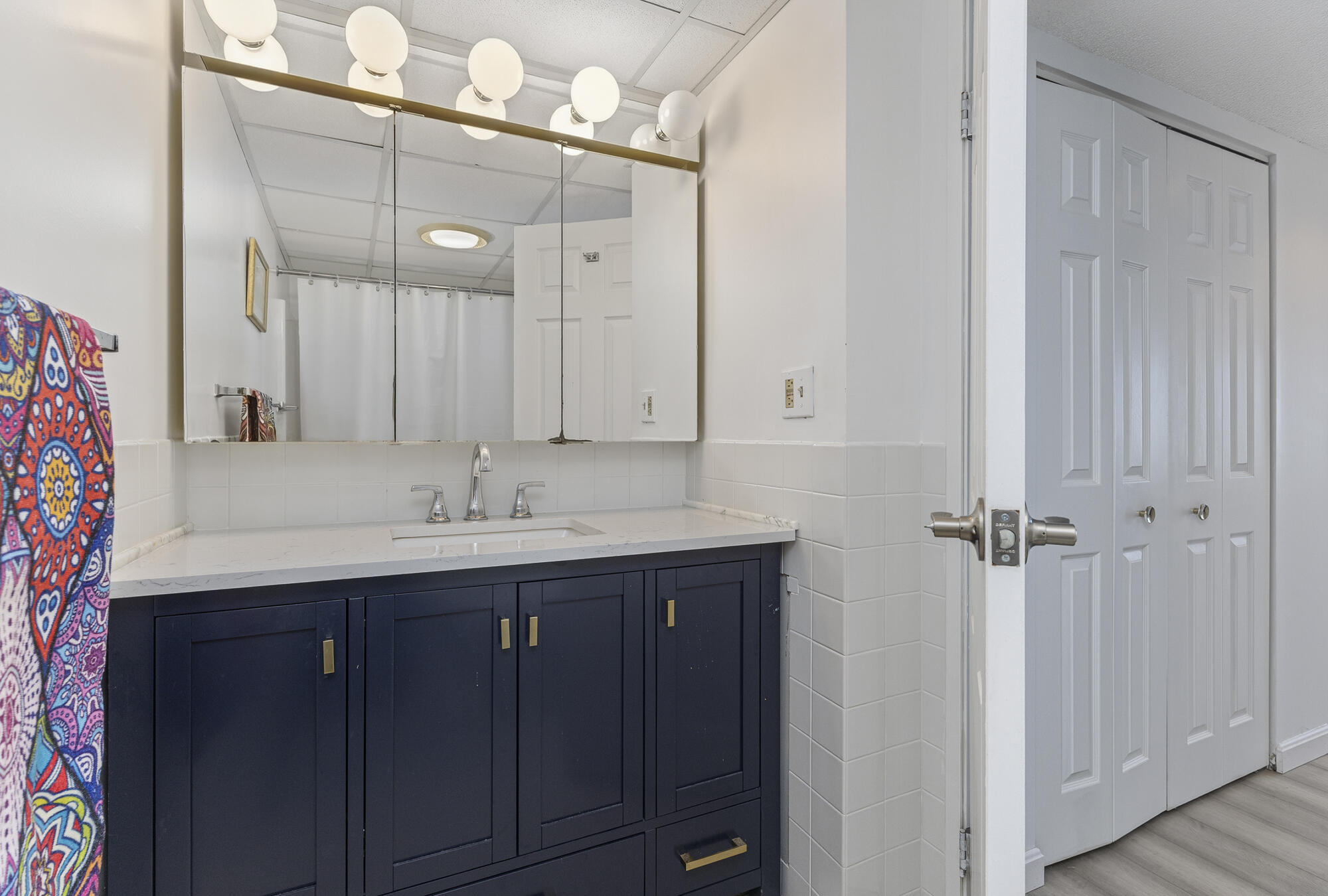 31 E Grand Avenue 83