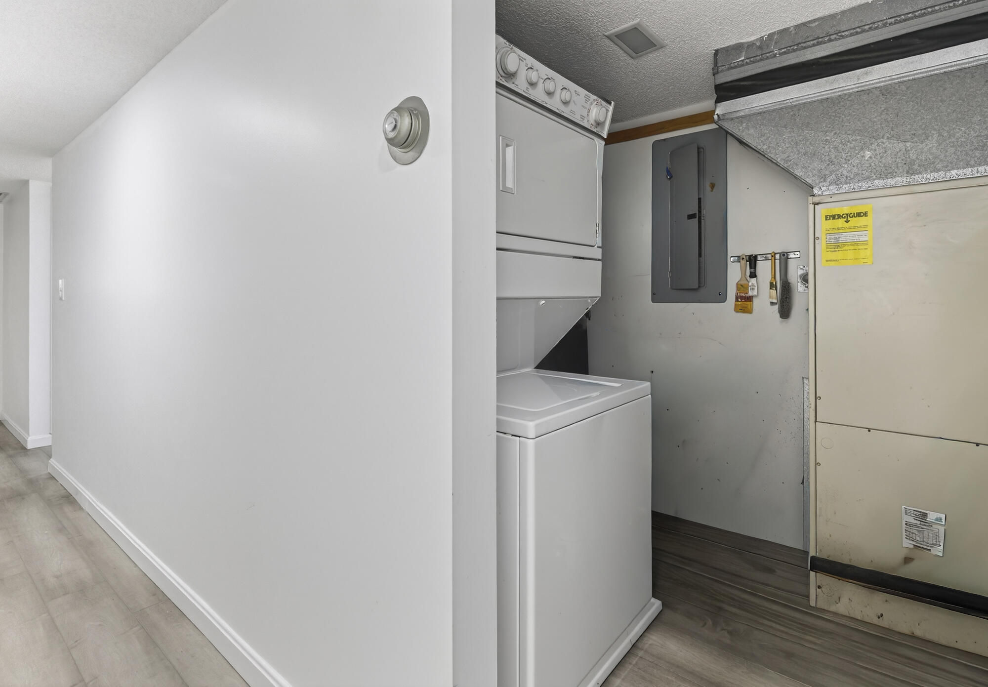 31 E Grand Avenue 83