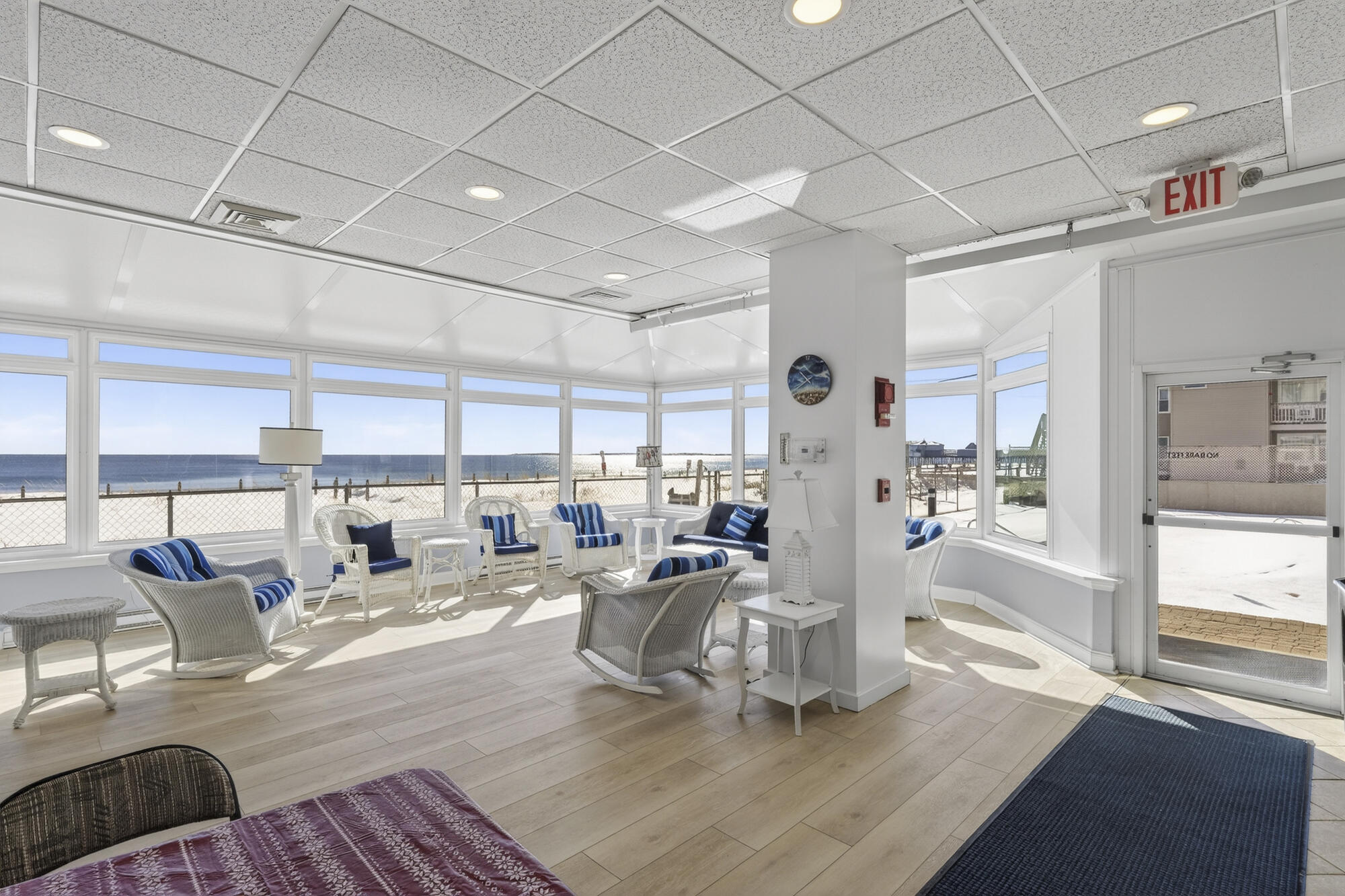 31 E Grand Avenue 83