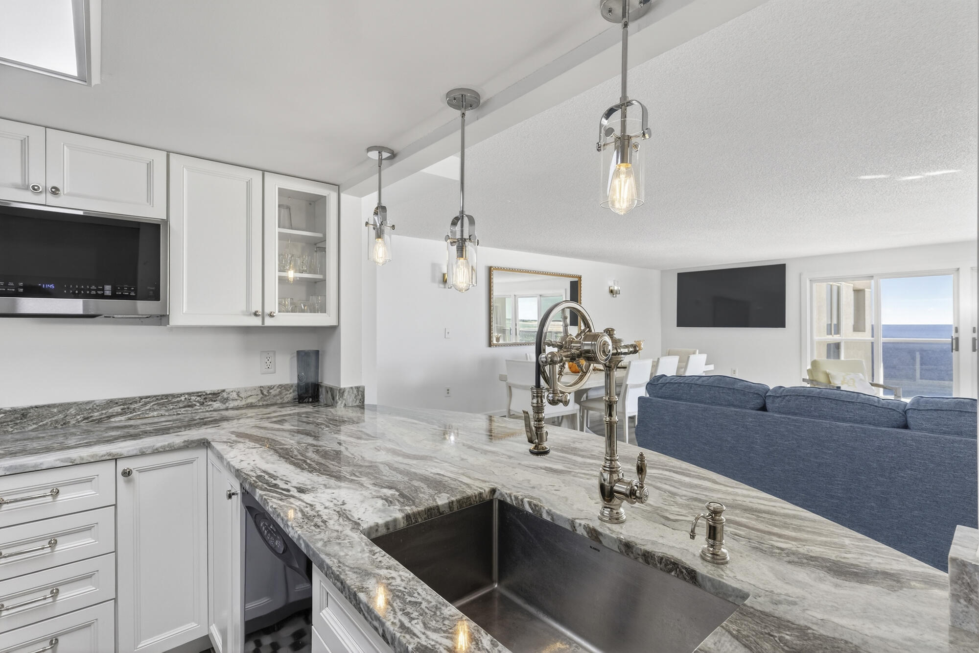 31 E Grand Avenue 83