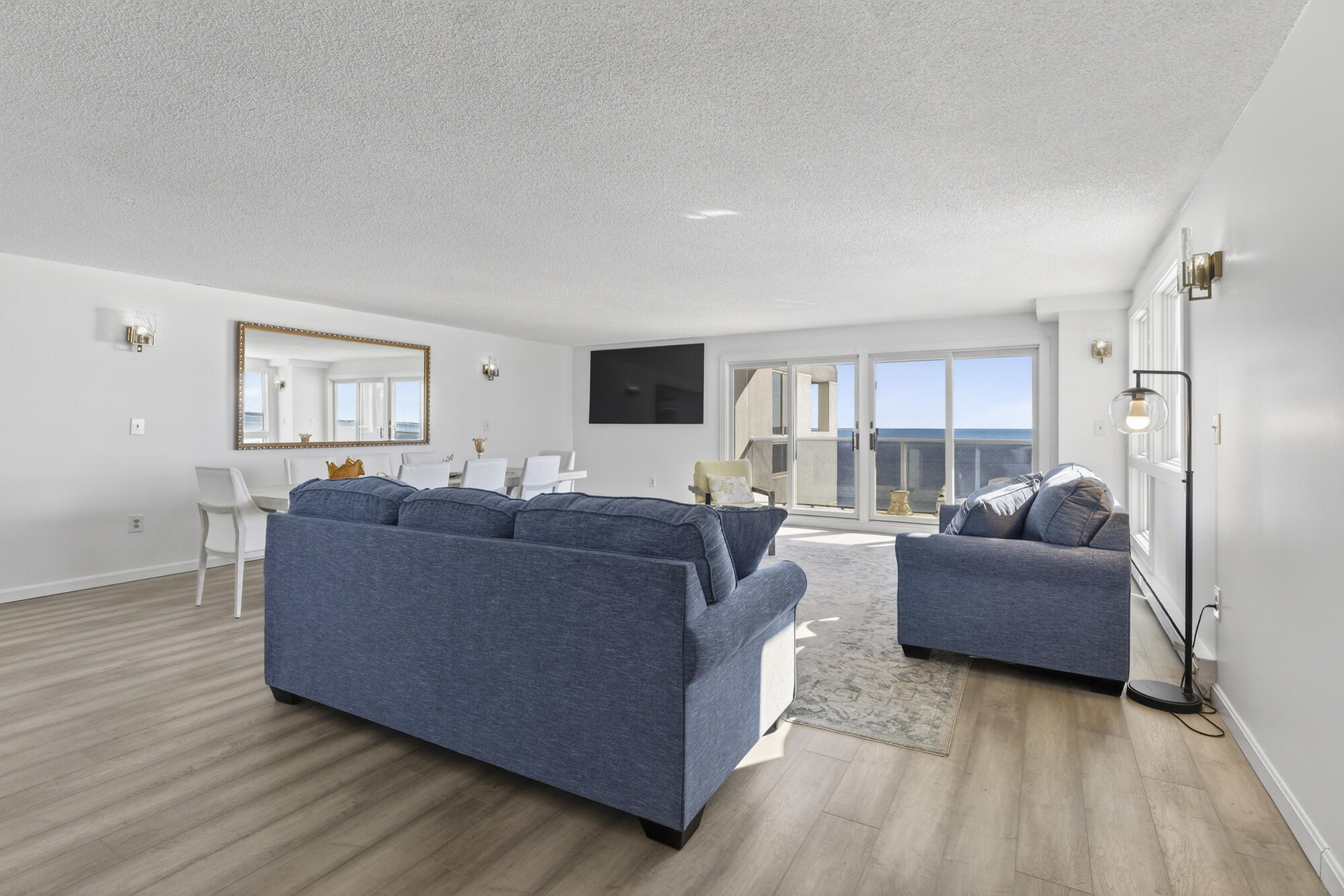 31 E Grand Avenue 83