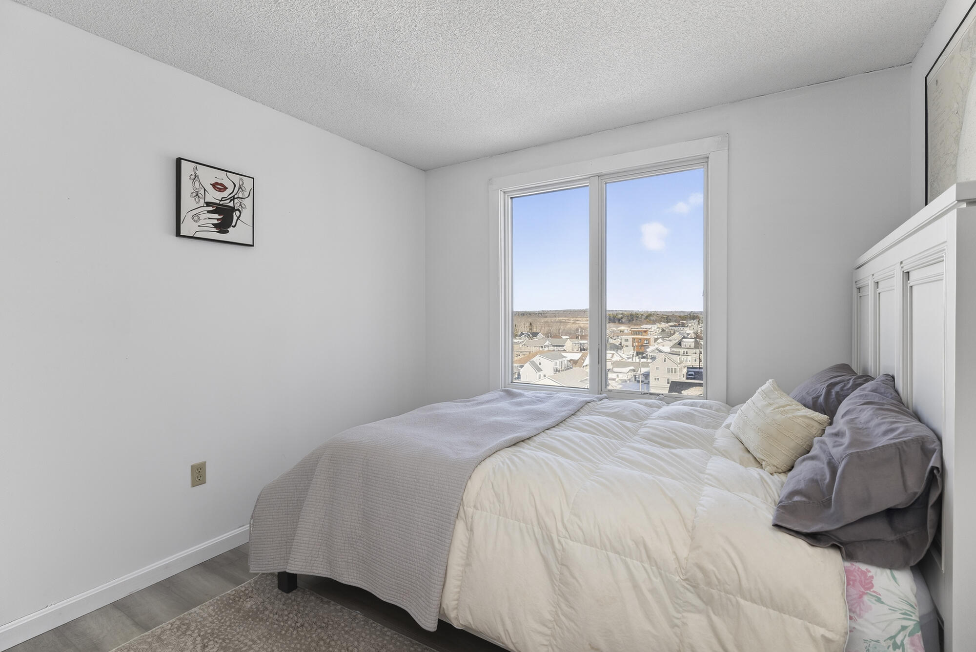 31 E Grand Avenue 83