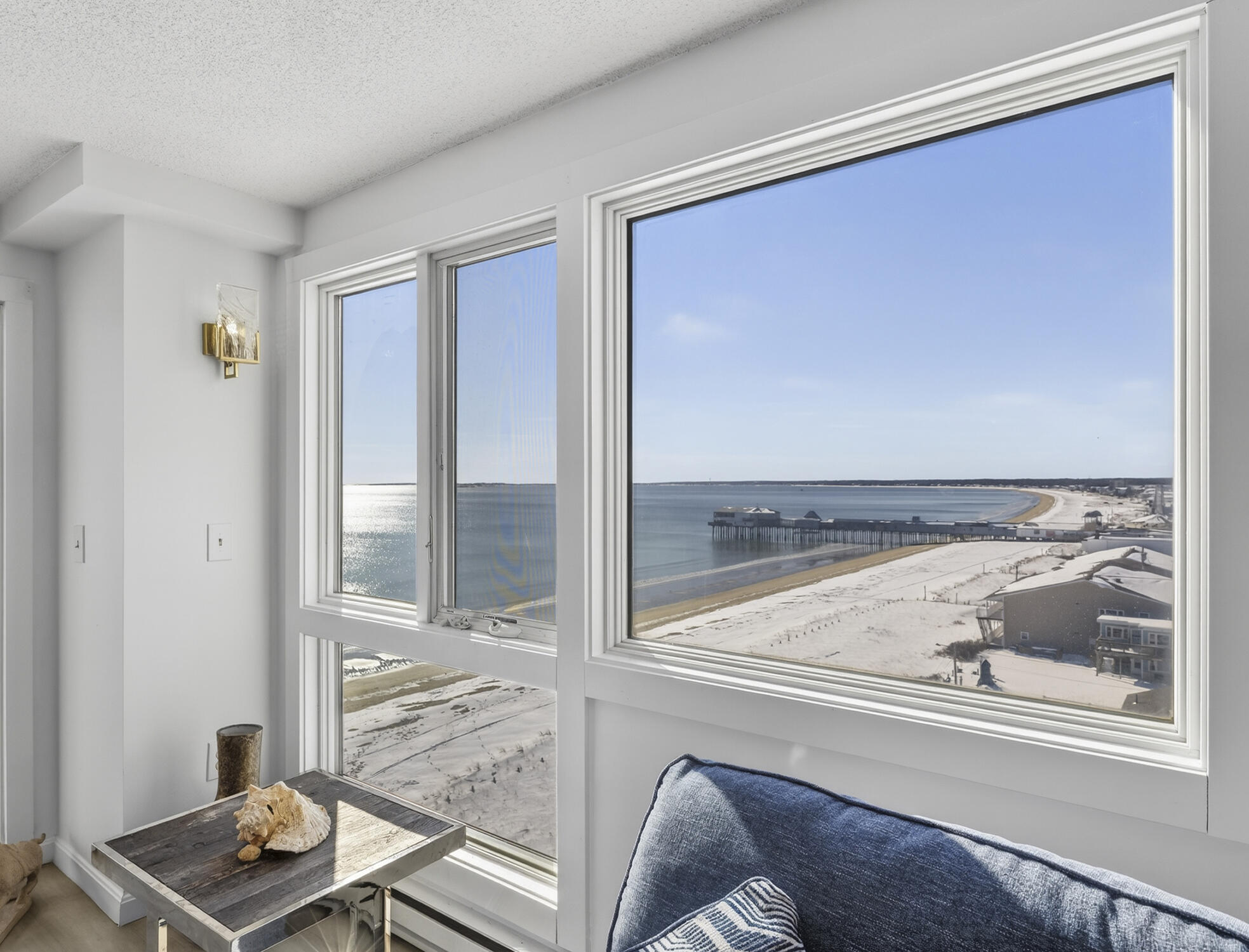 31 E Grand Avenue 83