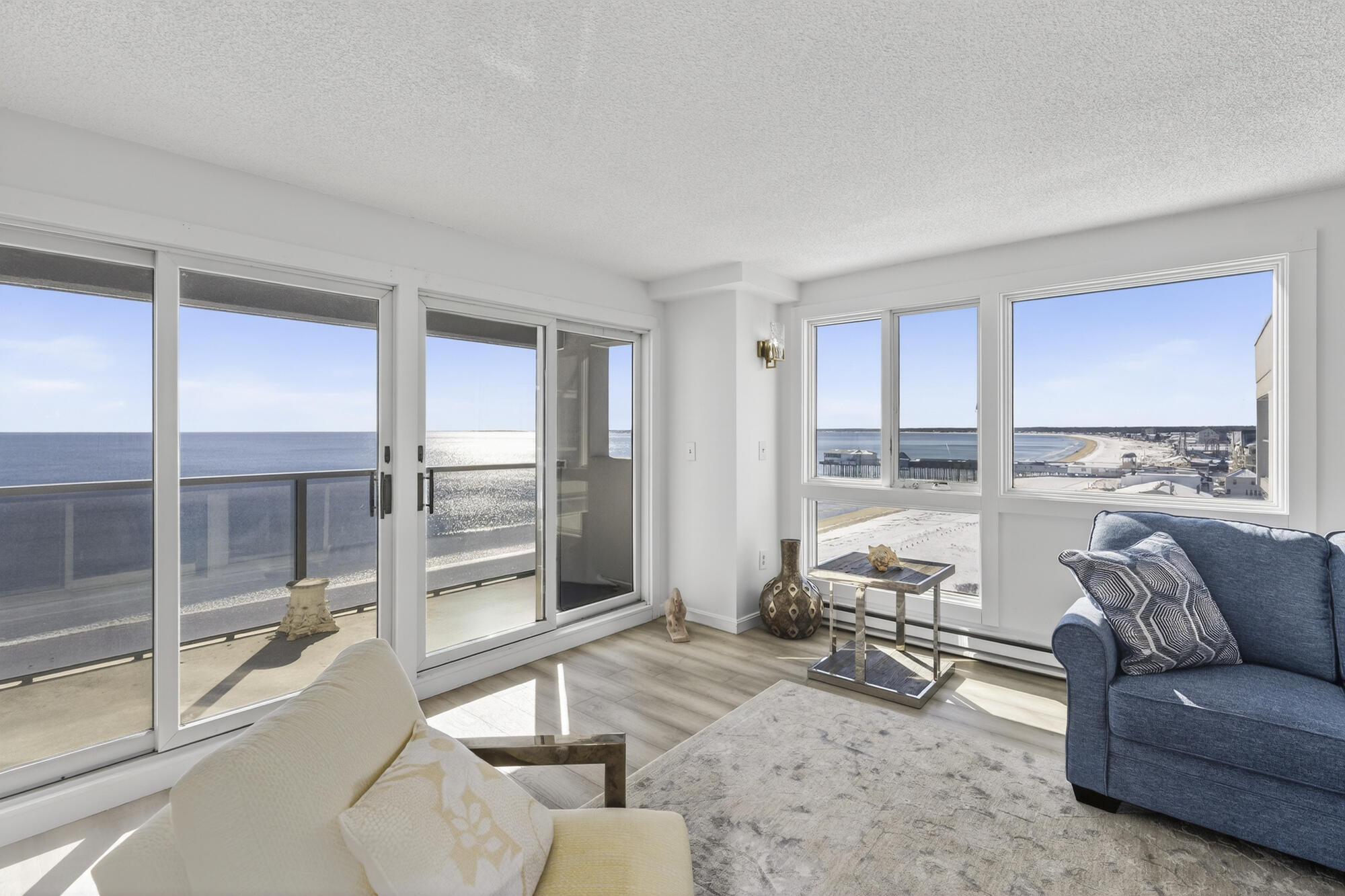 31 E Grand Avenue 83