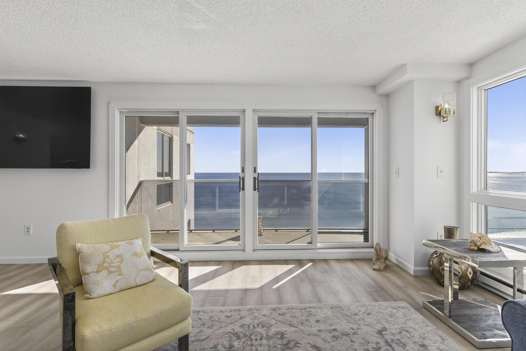 31 E Grand Avenue 83