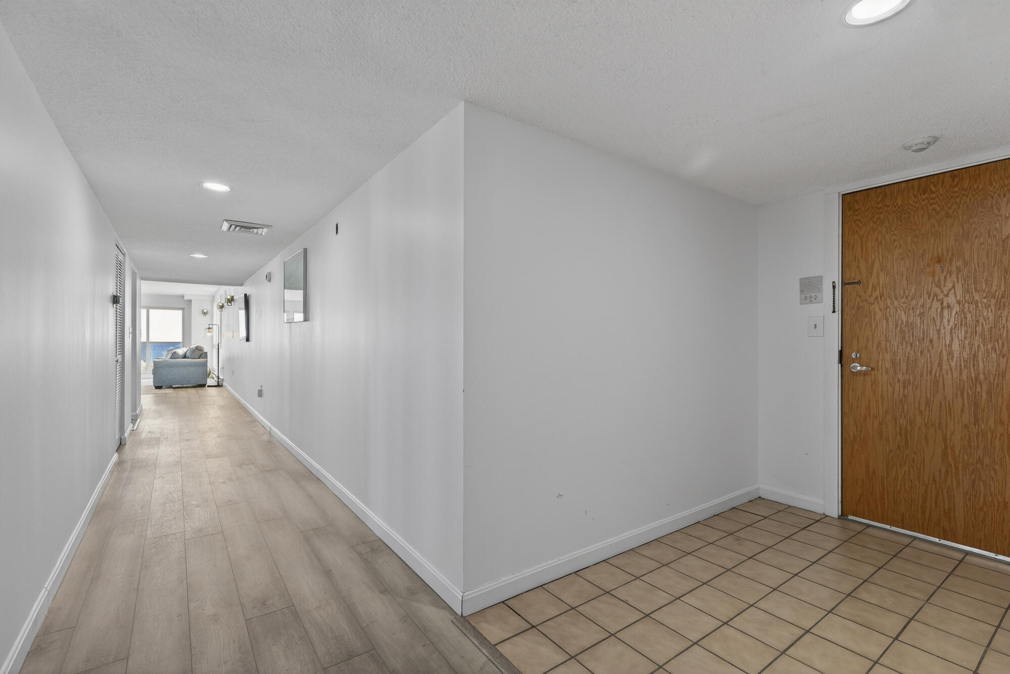 31 E Grand Avenue 83