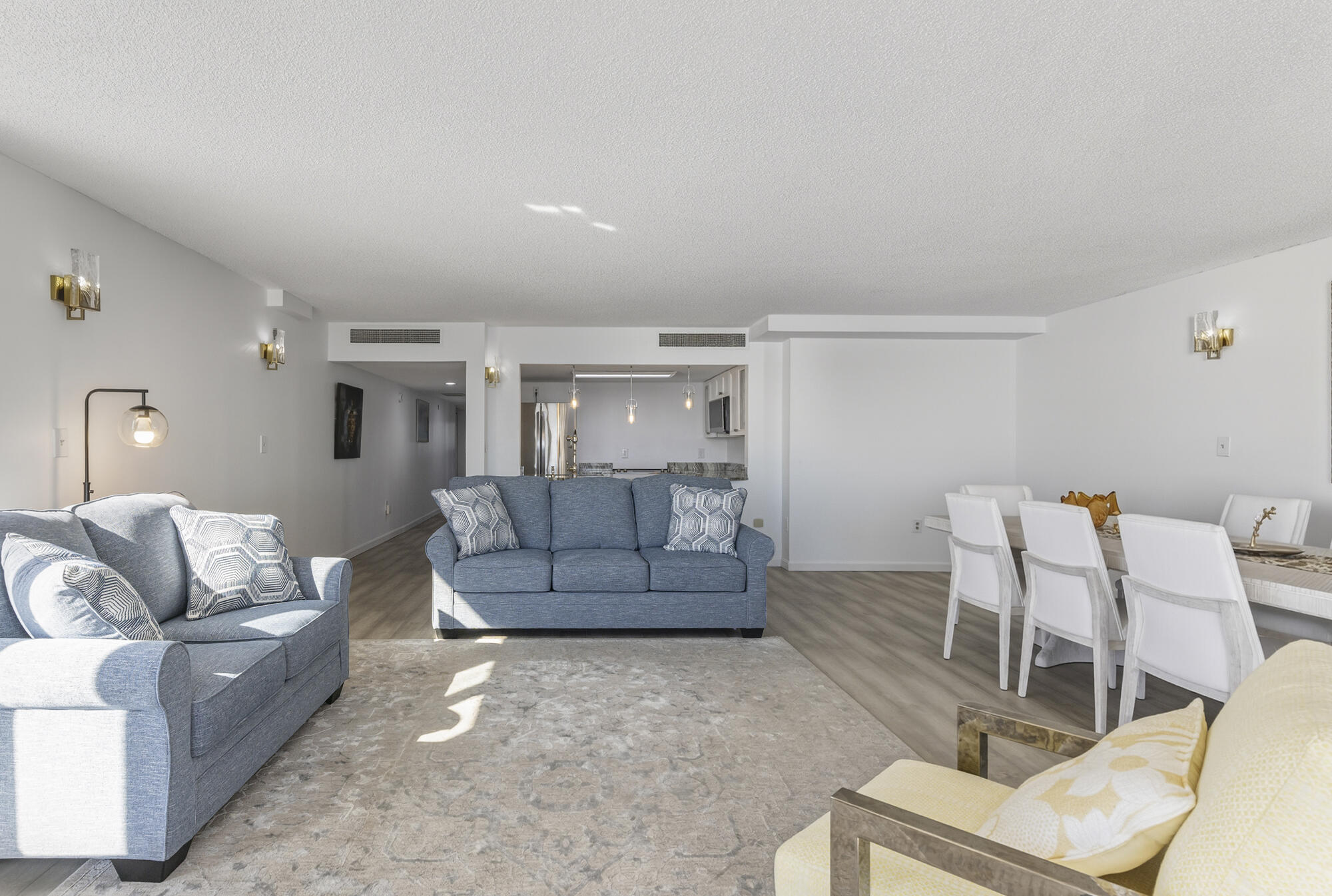31 E Grand Avenue 83