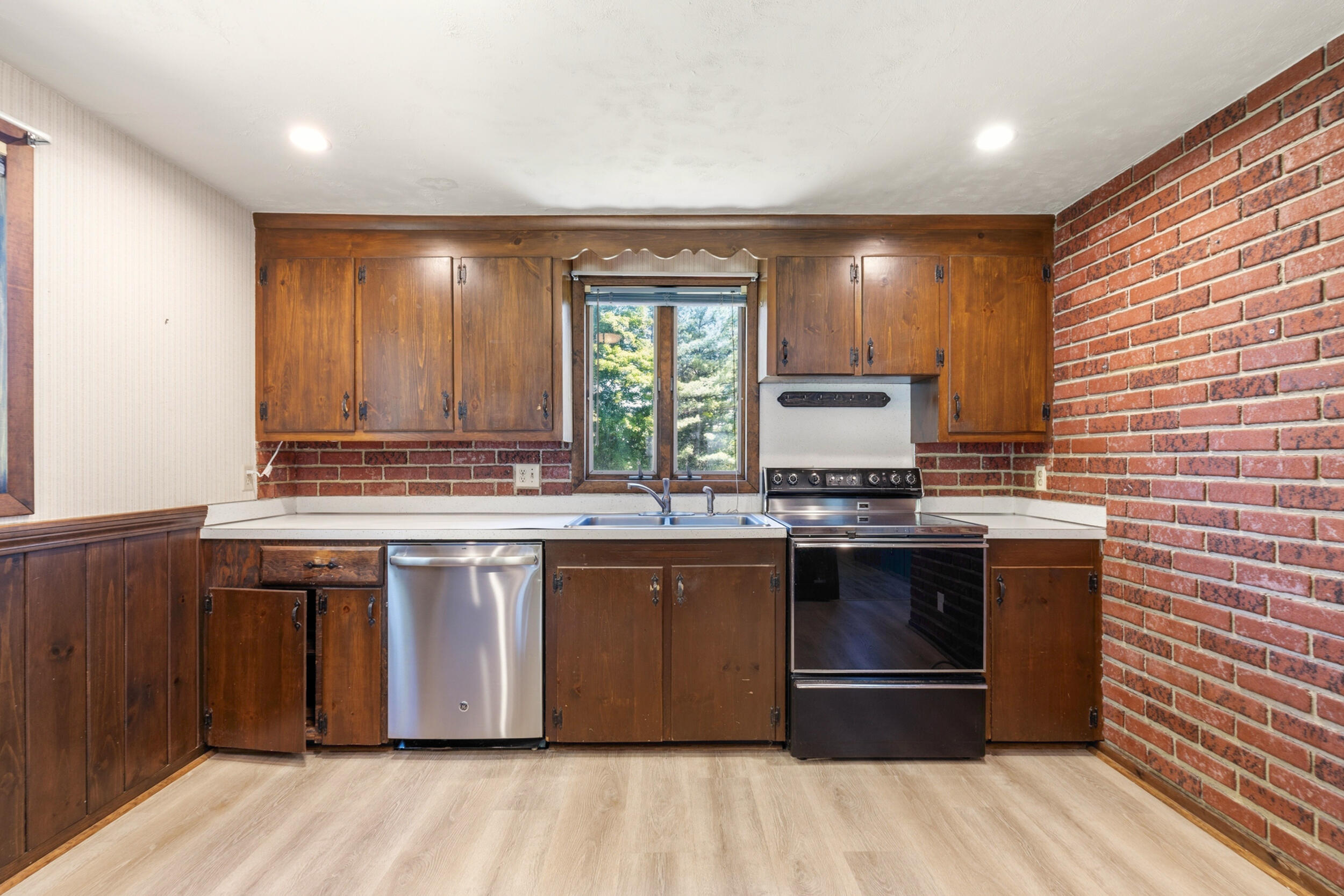 16 Deer Run Road