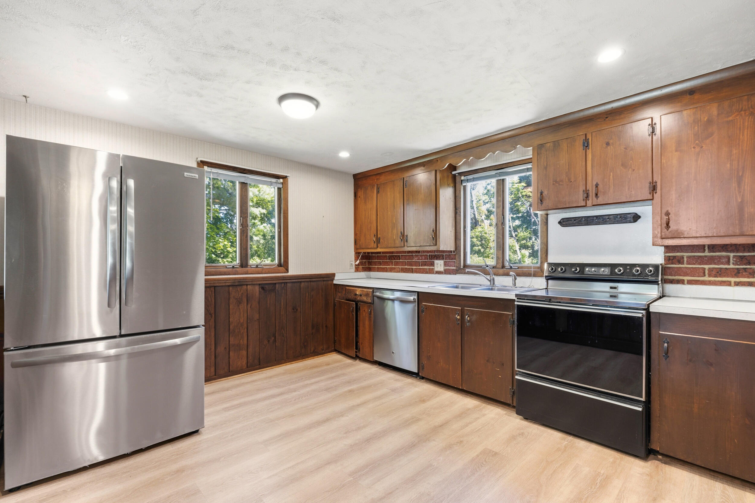 16 Deer Run Road
