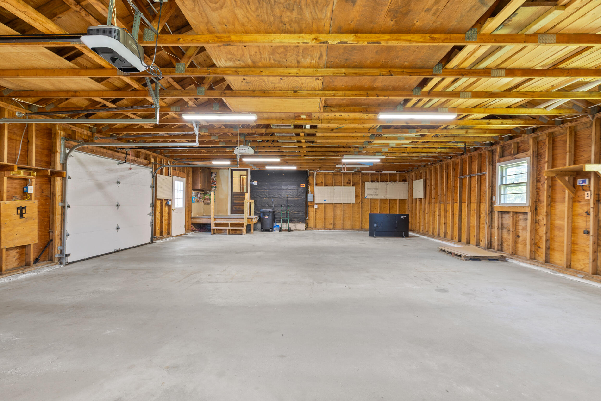 16 Deer Run Road