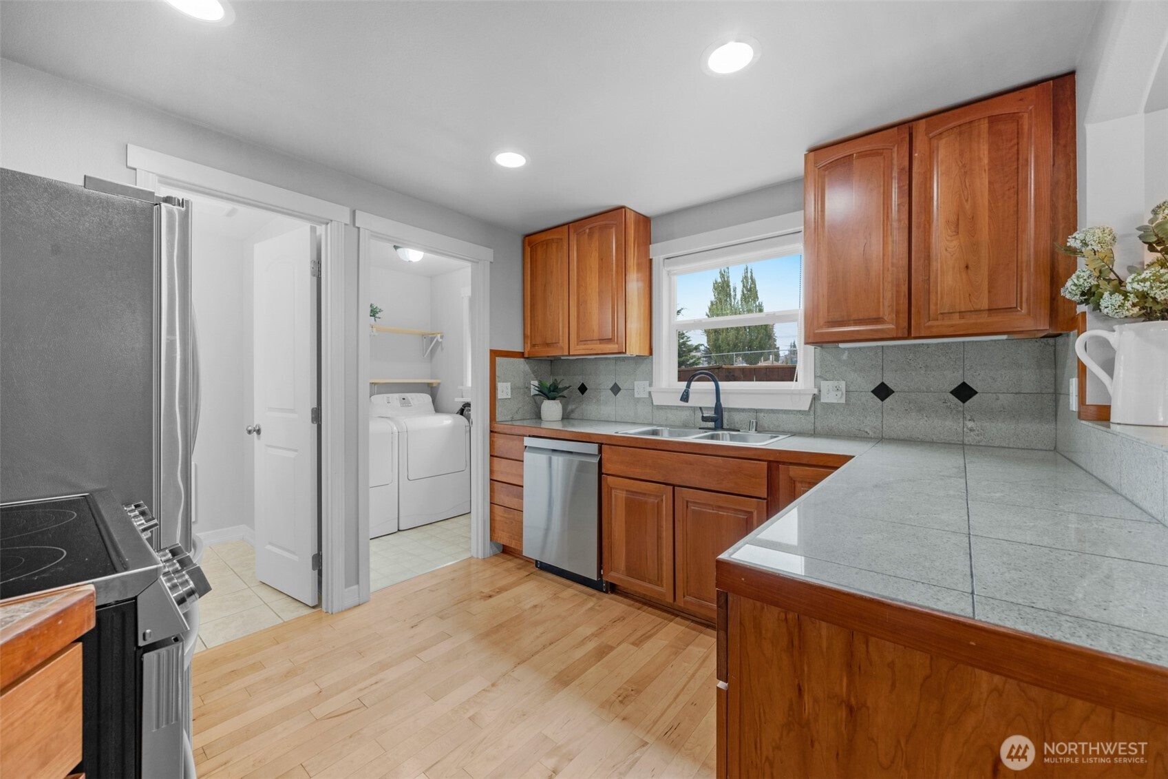 1721 Madison Street Unit: E