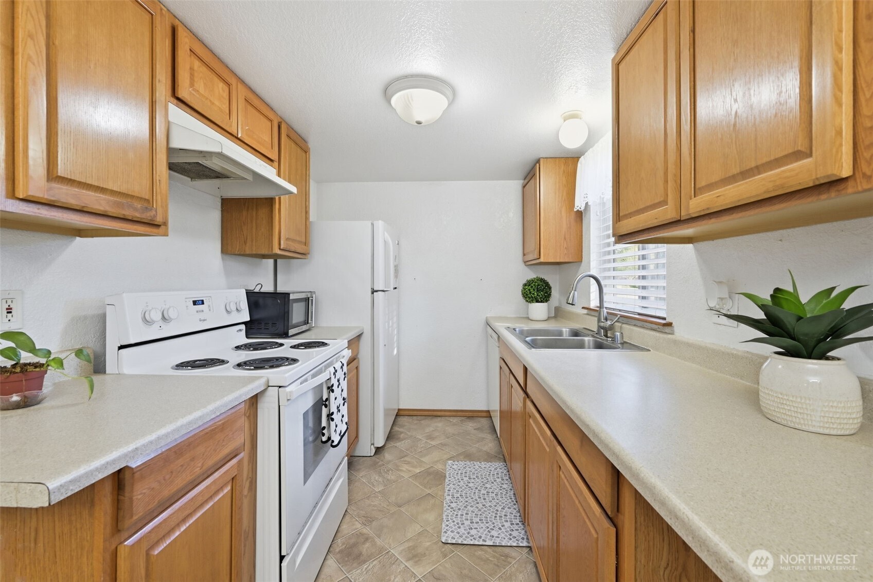 9105 1st Pl NE Unit: 1