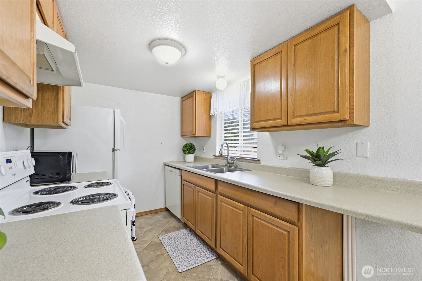 9105 1st Pl NE Unit: 1