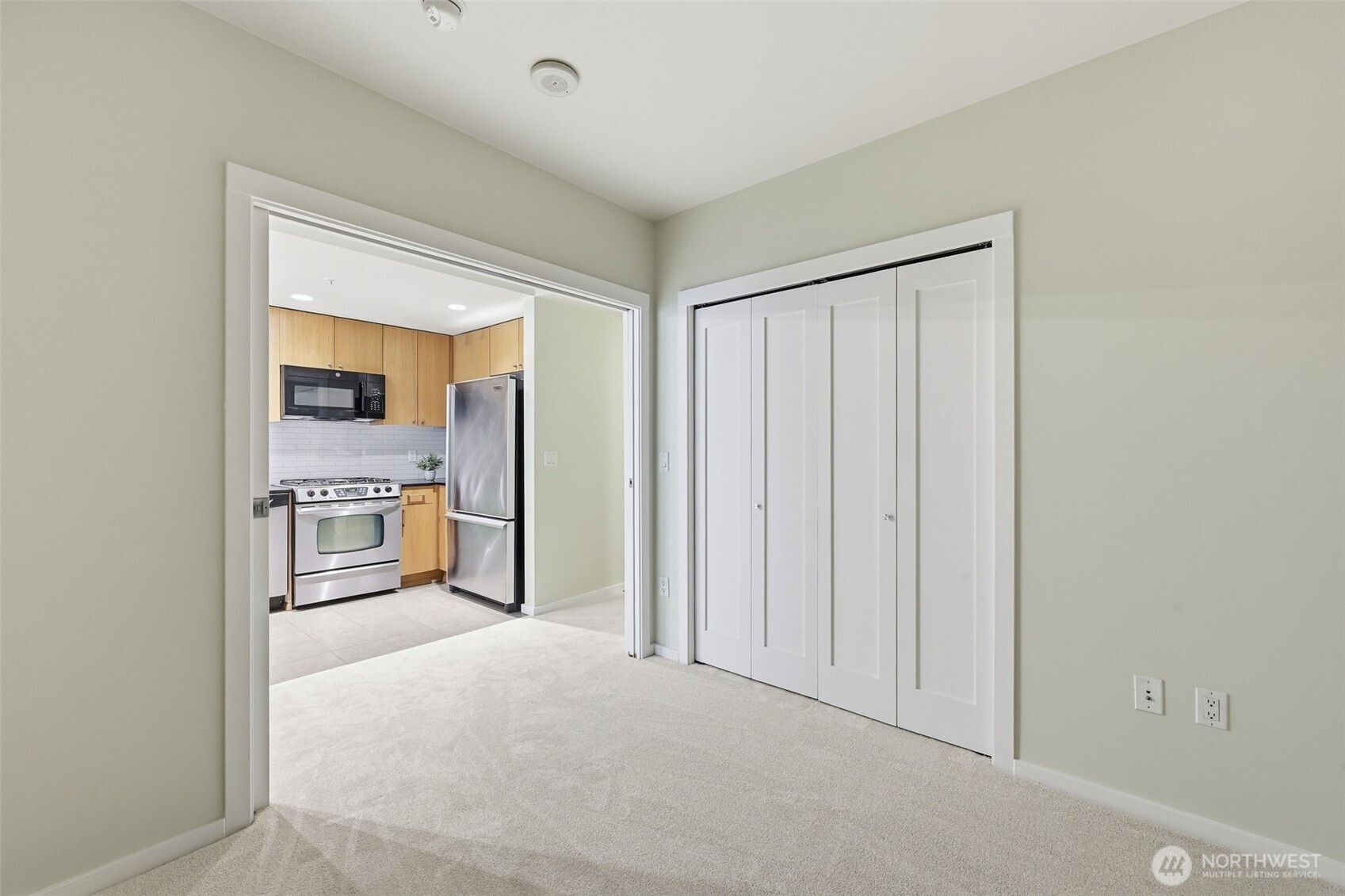 76 Cedar Street Unit: 807