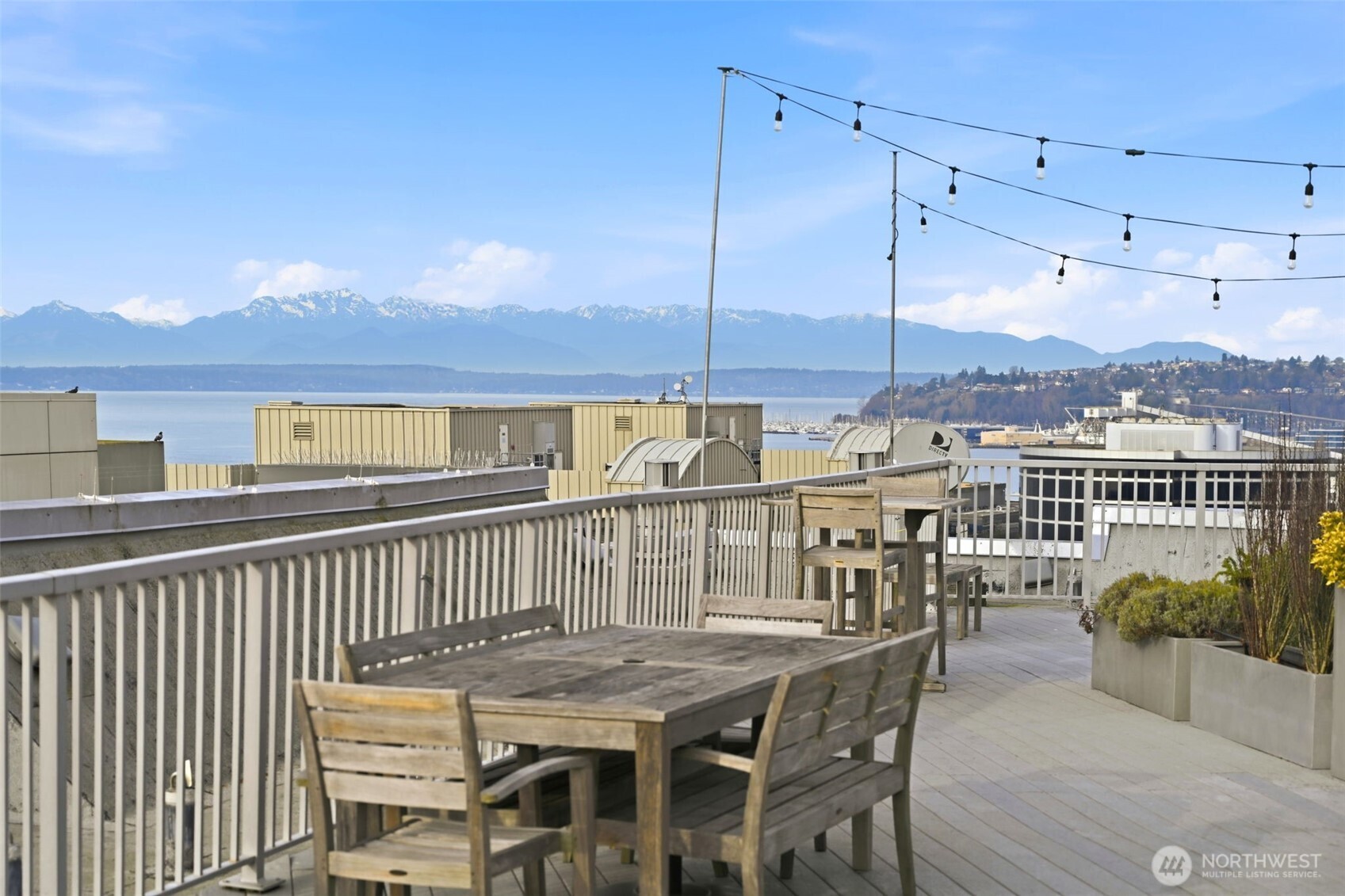 76 Cedar Street Unit: 807